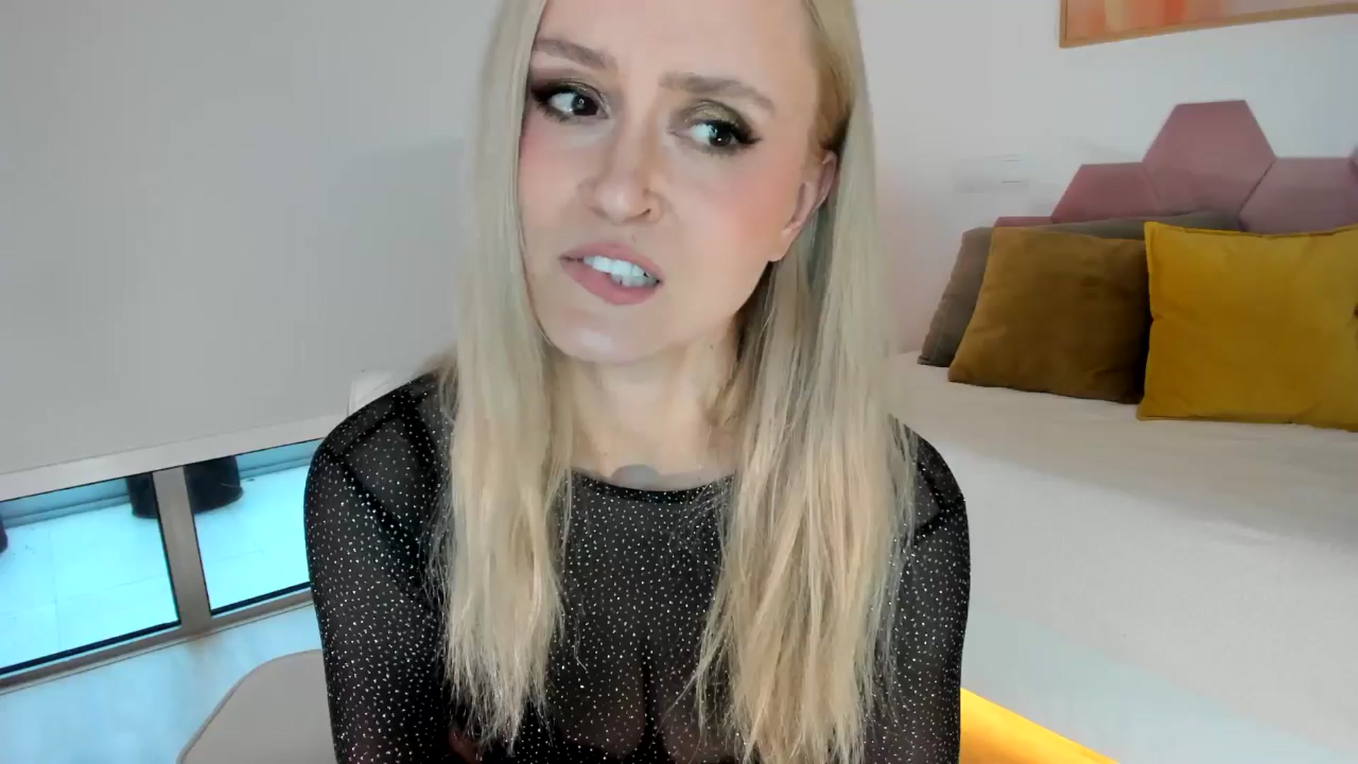 Gallery image thumbnail from AoifeOneal's myfreecams stream on, 06/28/2025, 19:42 image 19 of 20
