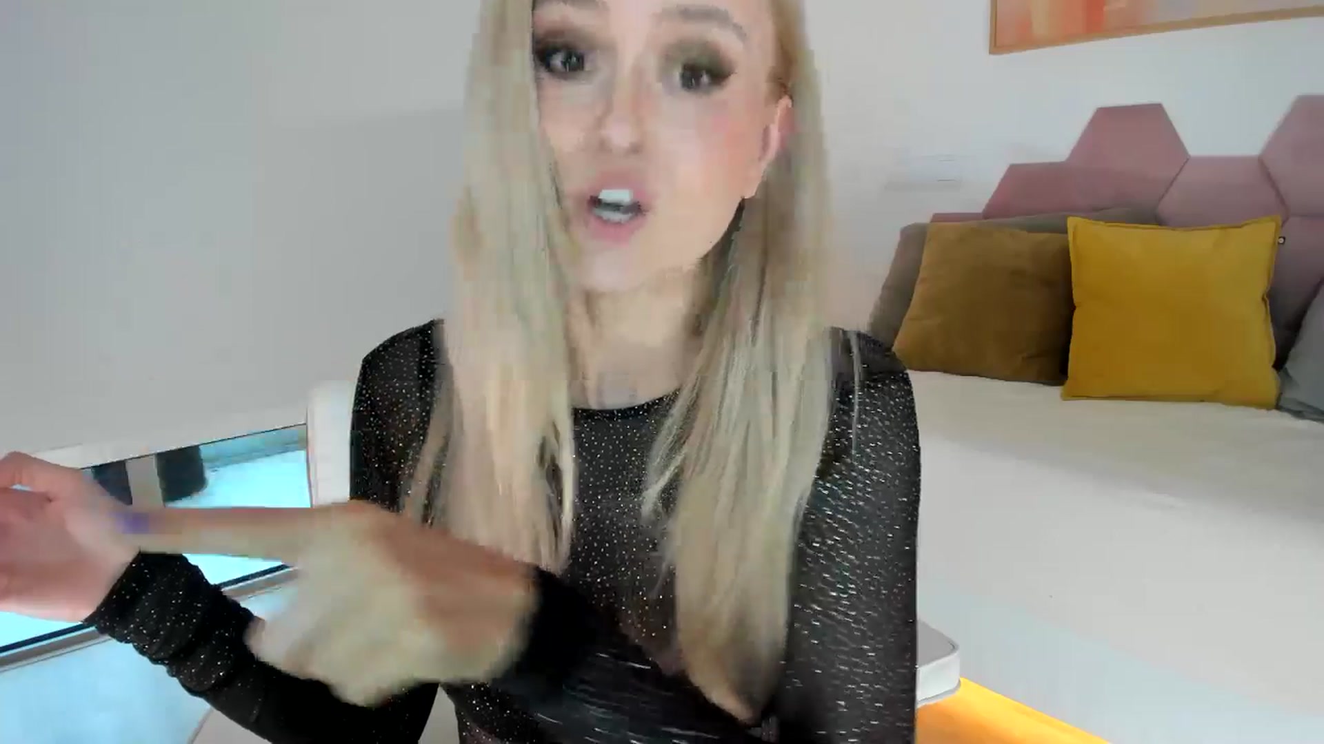 Gallery image thumbnail from AoifeOneal's myfreecams stream on, 06/28/2025, 19:42 image 17 of 20