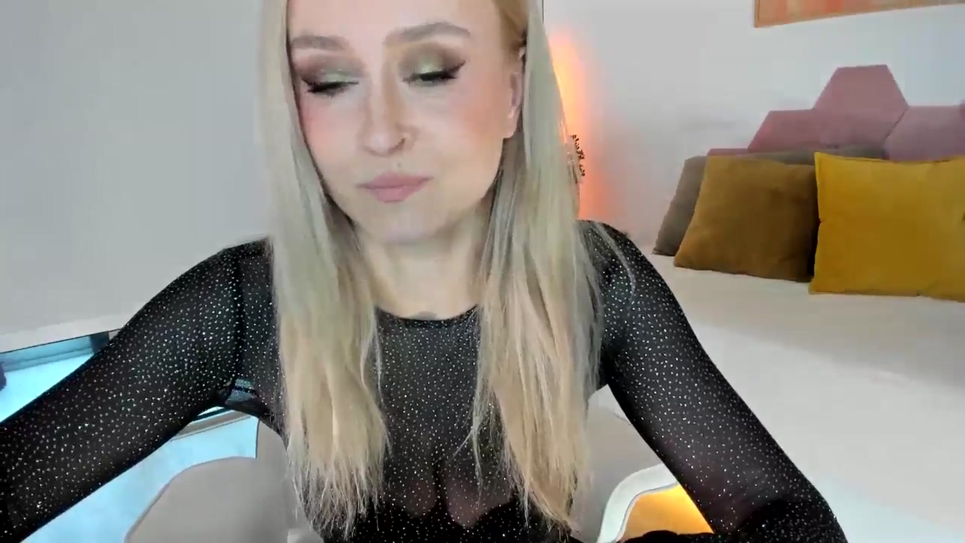 Gallery image thumbnail from AoifeOneal's myfreecams stream on, 06/28/2025, 19:42 image 18 of 20