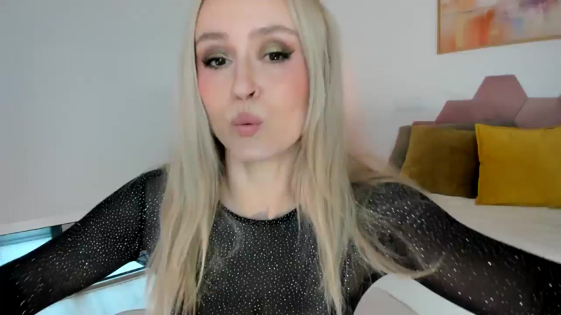 Gallery image thumbnail from AoifeOneal's myfreecams stream on, 06/28/2025, 19:42 image 1 of 20