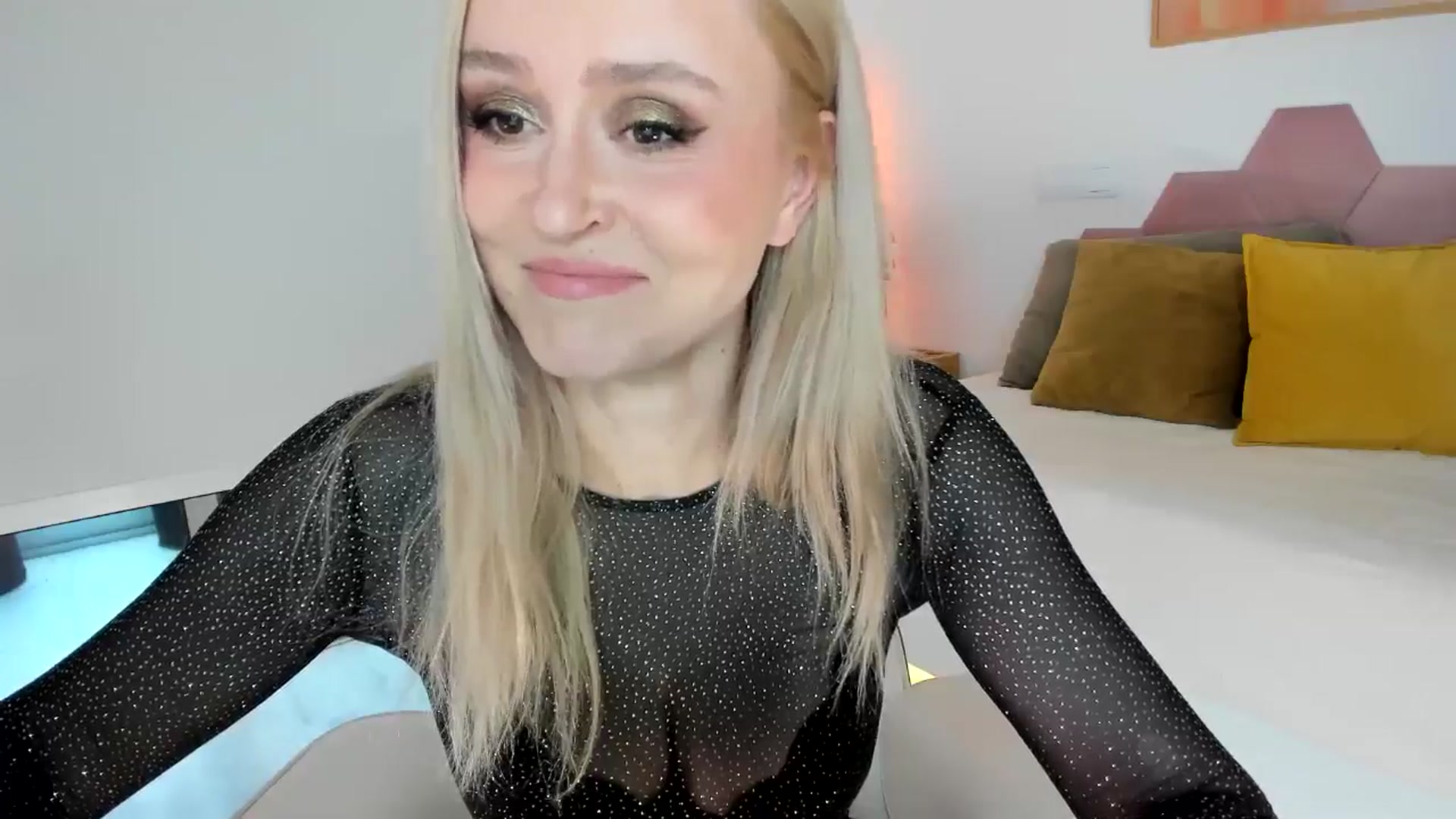 Gallery image thumbnail from AoifeOneal's myfreecams stream on, 06/28/2025, 19:42 image 12 of 20