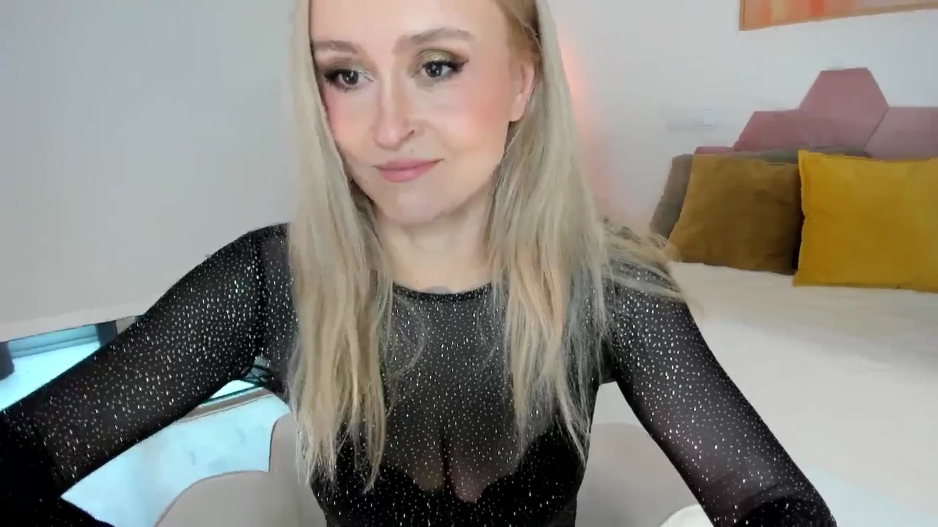 Gallery image thumbnail from AoifeOneal's myfreecams stream on, 06/28/2025, 19:42 image 2 of 20