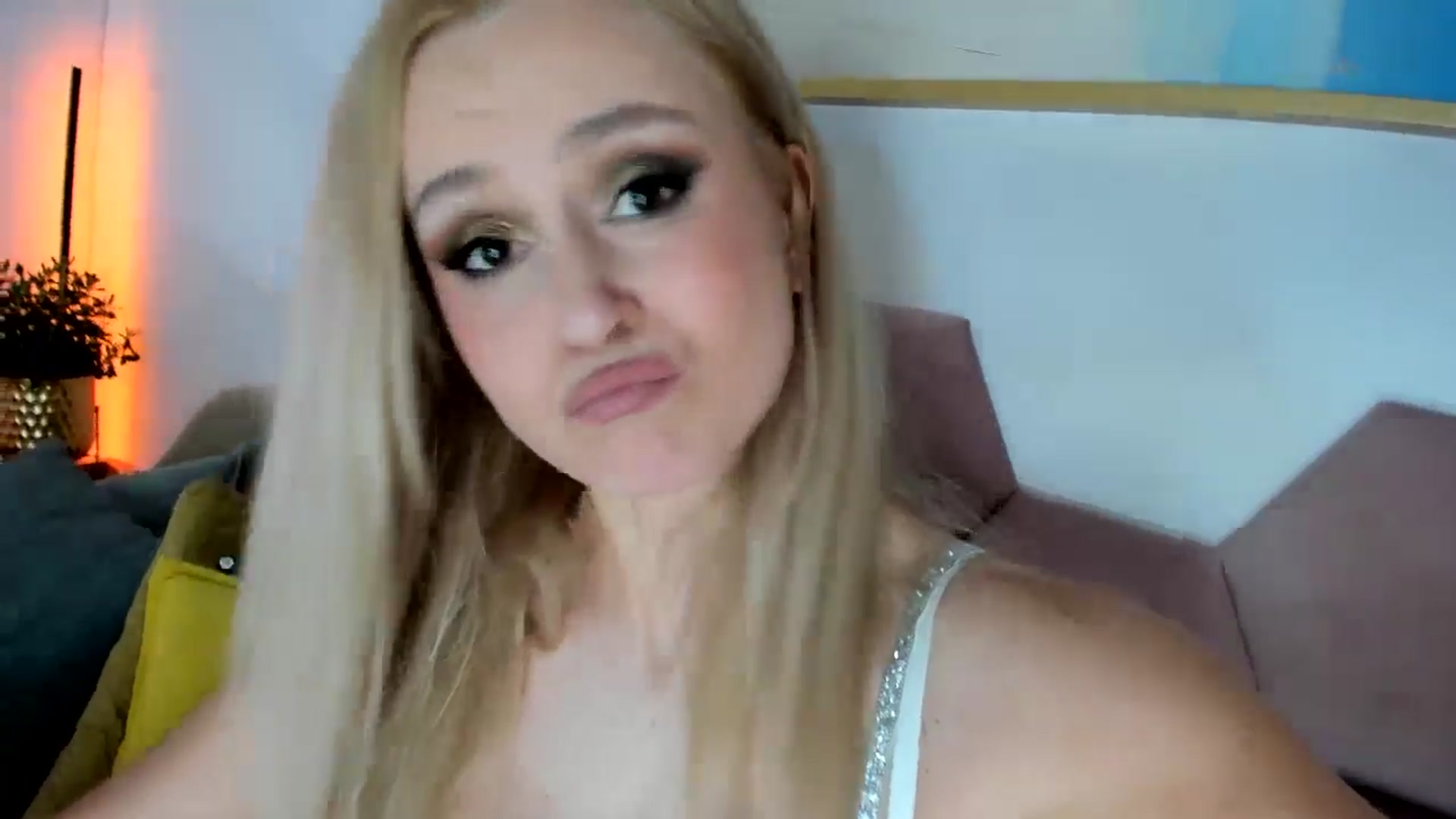 Gallery image thumbnail from AoifeOneal's myfreecams stream on, 07/01/2025, 21:11 image 15 of 20