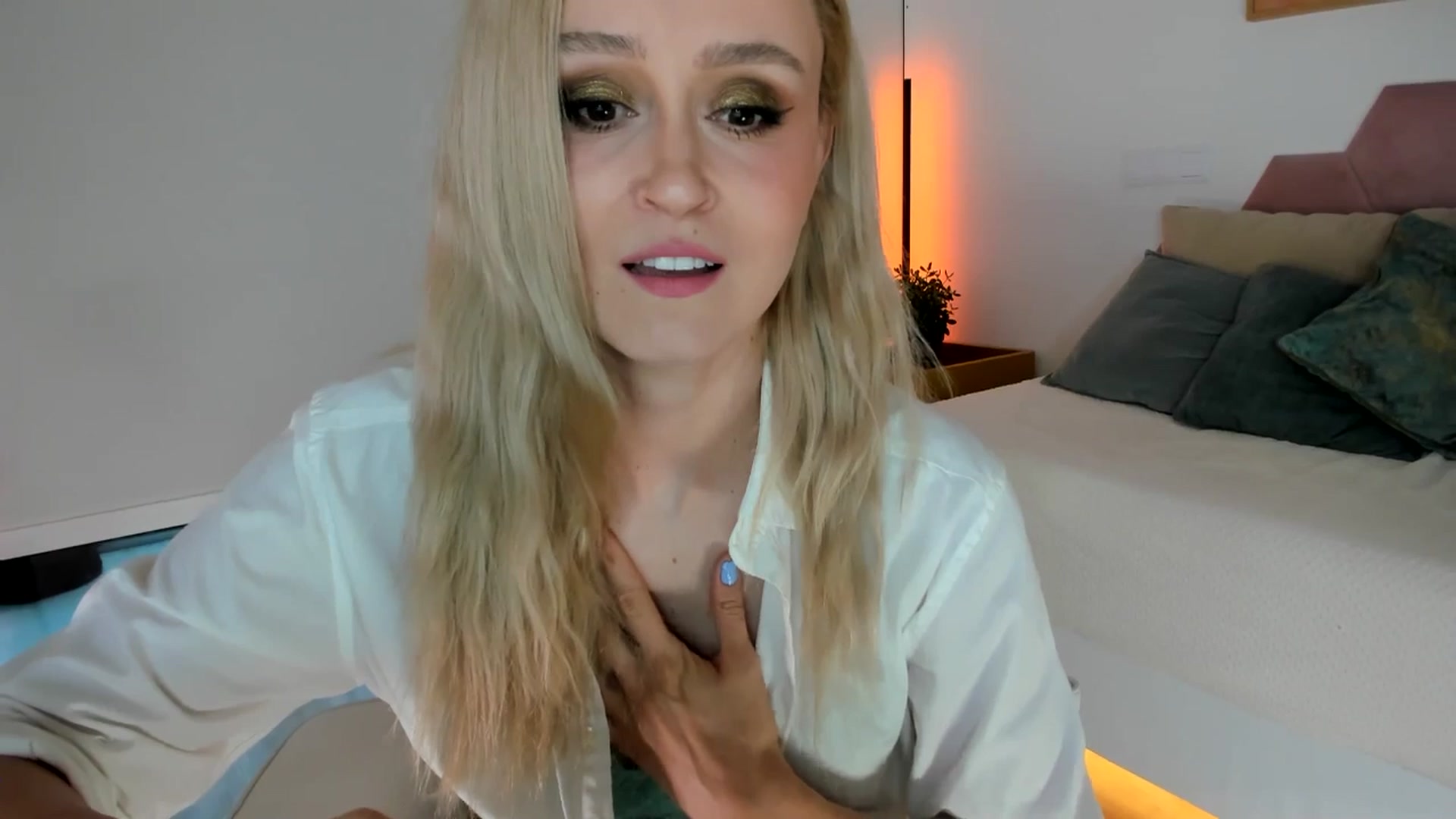 Gallery image thumbnail from AoifeOneal's myfreecams stream on, 07/09/2025, 20:01 image 7 of 20