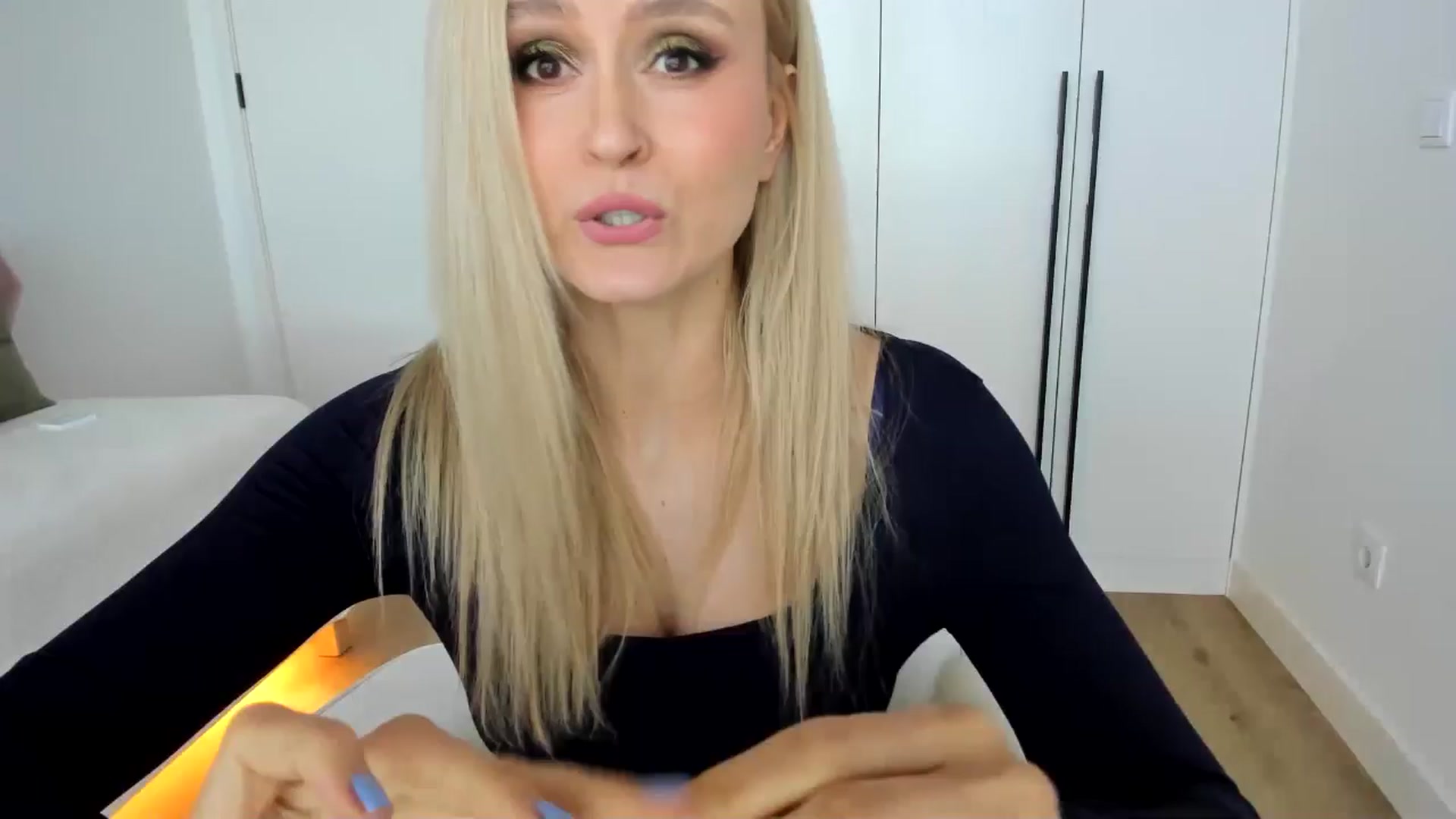 Gallery image thumbnail from AoifeOneal's myfreecams stream on, 07/11/2025, 19:32 image 17 of 20