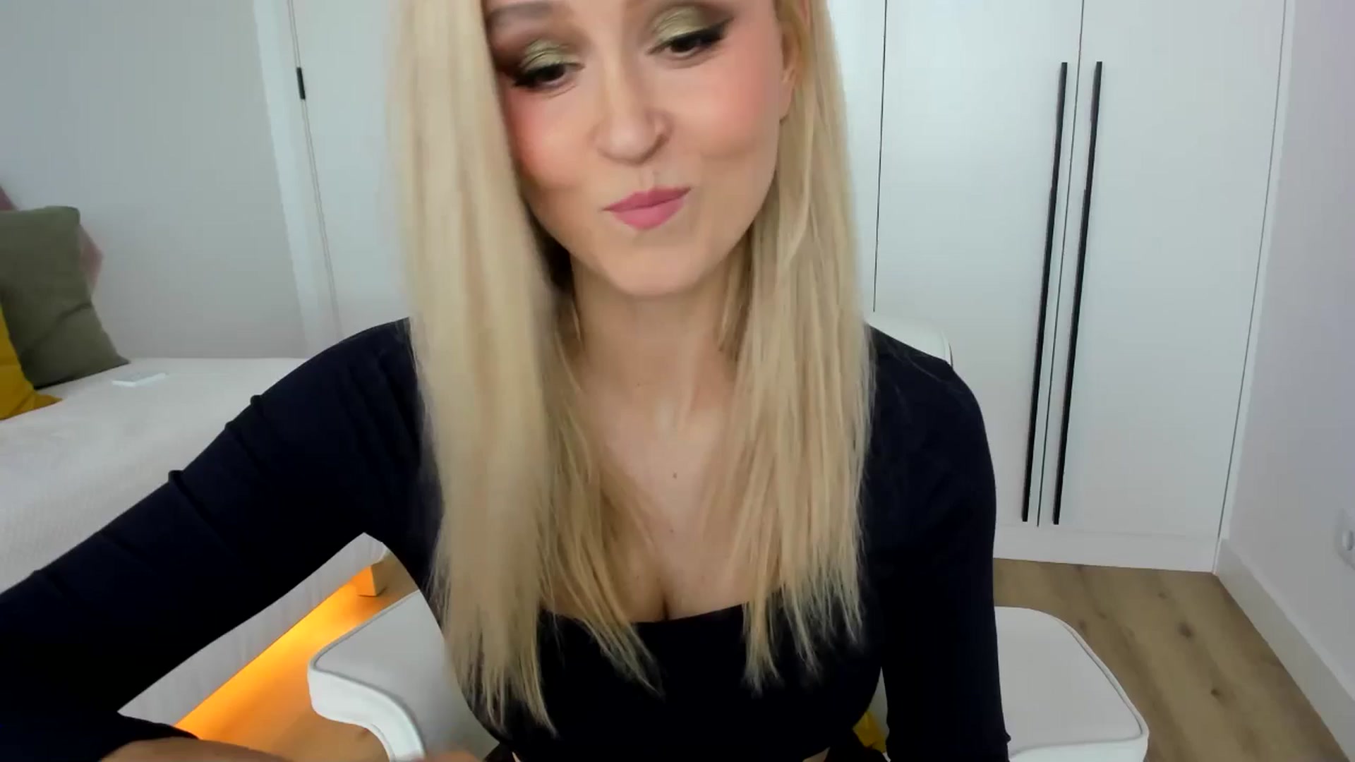 Gallery image thumbnail from AoifeOneal's myfreecams stream on, 07/11/2025, 19:32 image 1 of 20