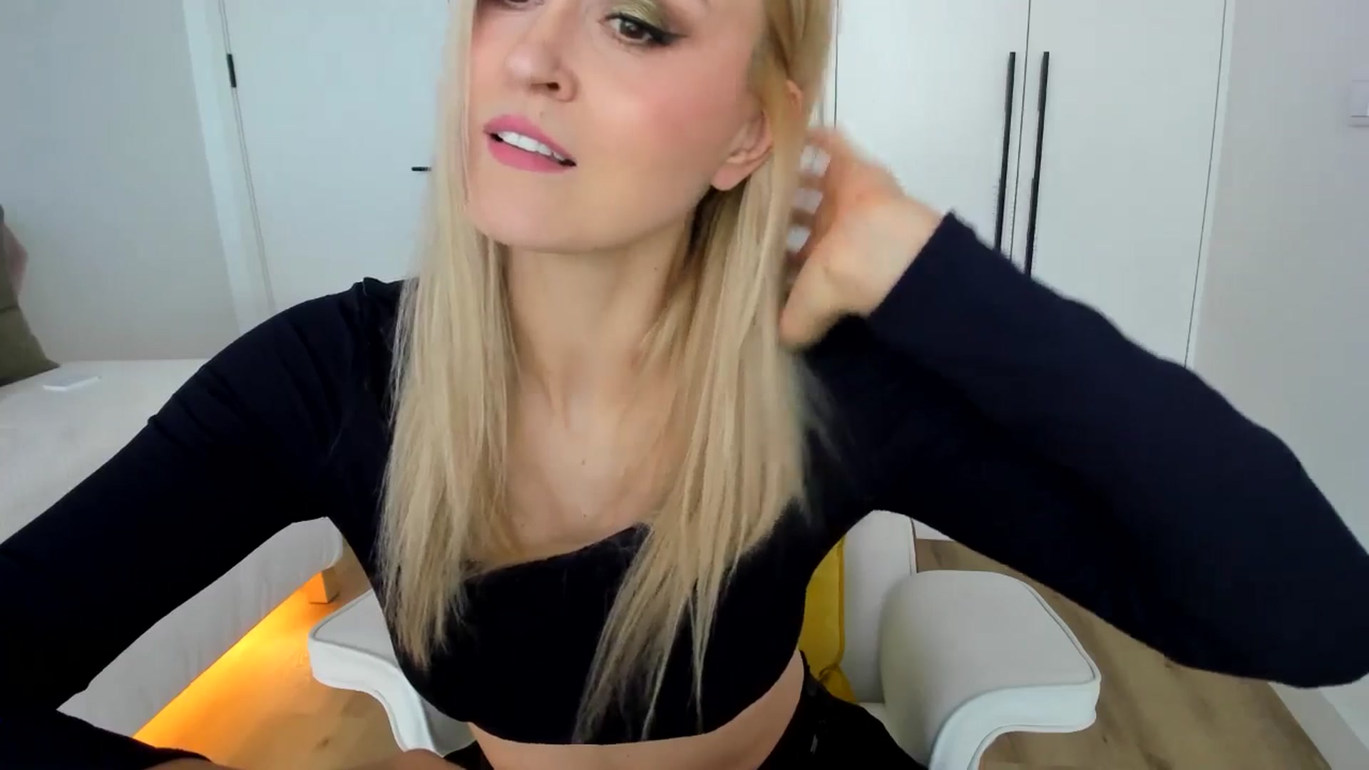 Gallery image thumbnail from AoifeOneal's myfreecams stream on, 07/11/2025, 19:32 image 9 of 20