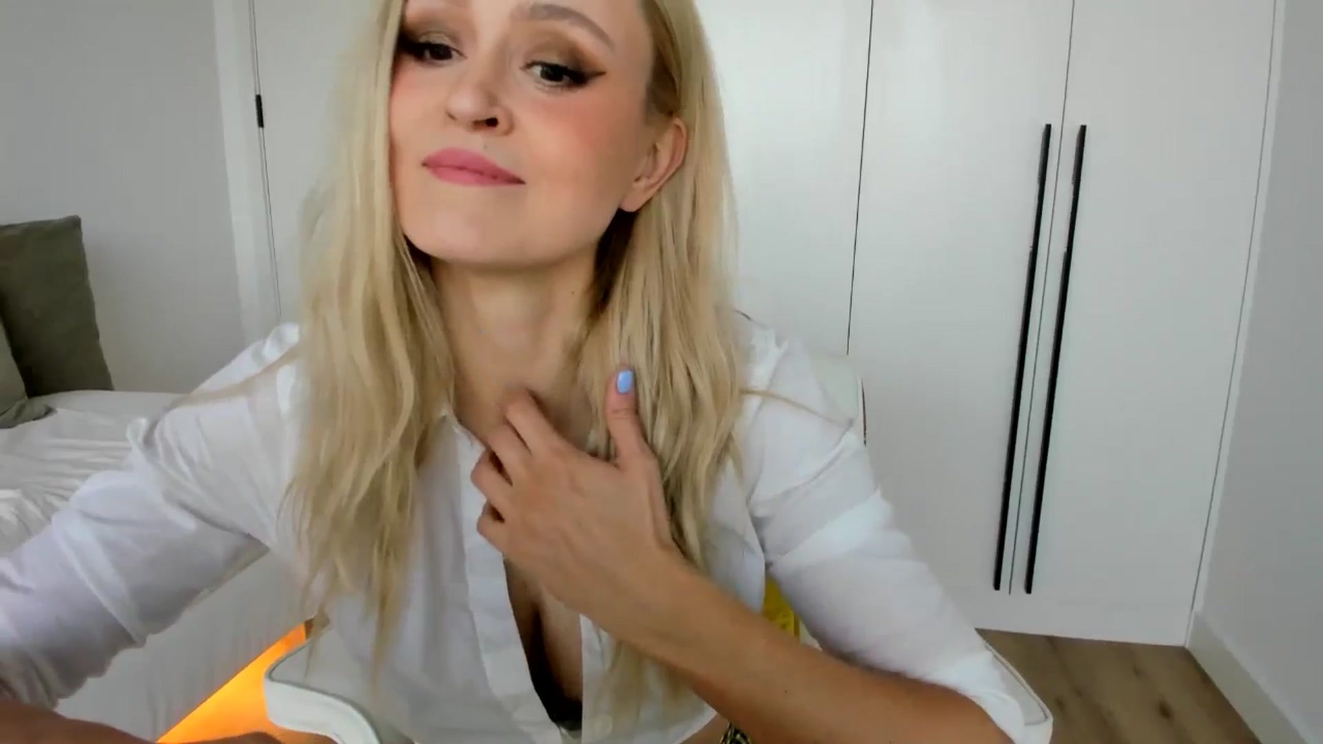 Gallery image thumbnail from AoifeOneal's myfreecams stream on, 07/16/2025, 19:50 image 14 of 20