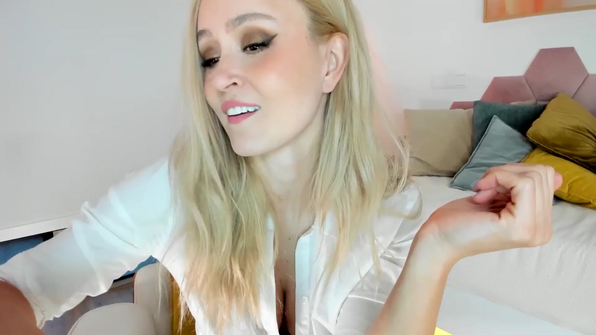 Gallery image thumbnail from AoifeOneal's myfreecams stream on, 07/16/2025, 20:55 image 9 of 20