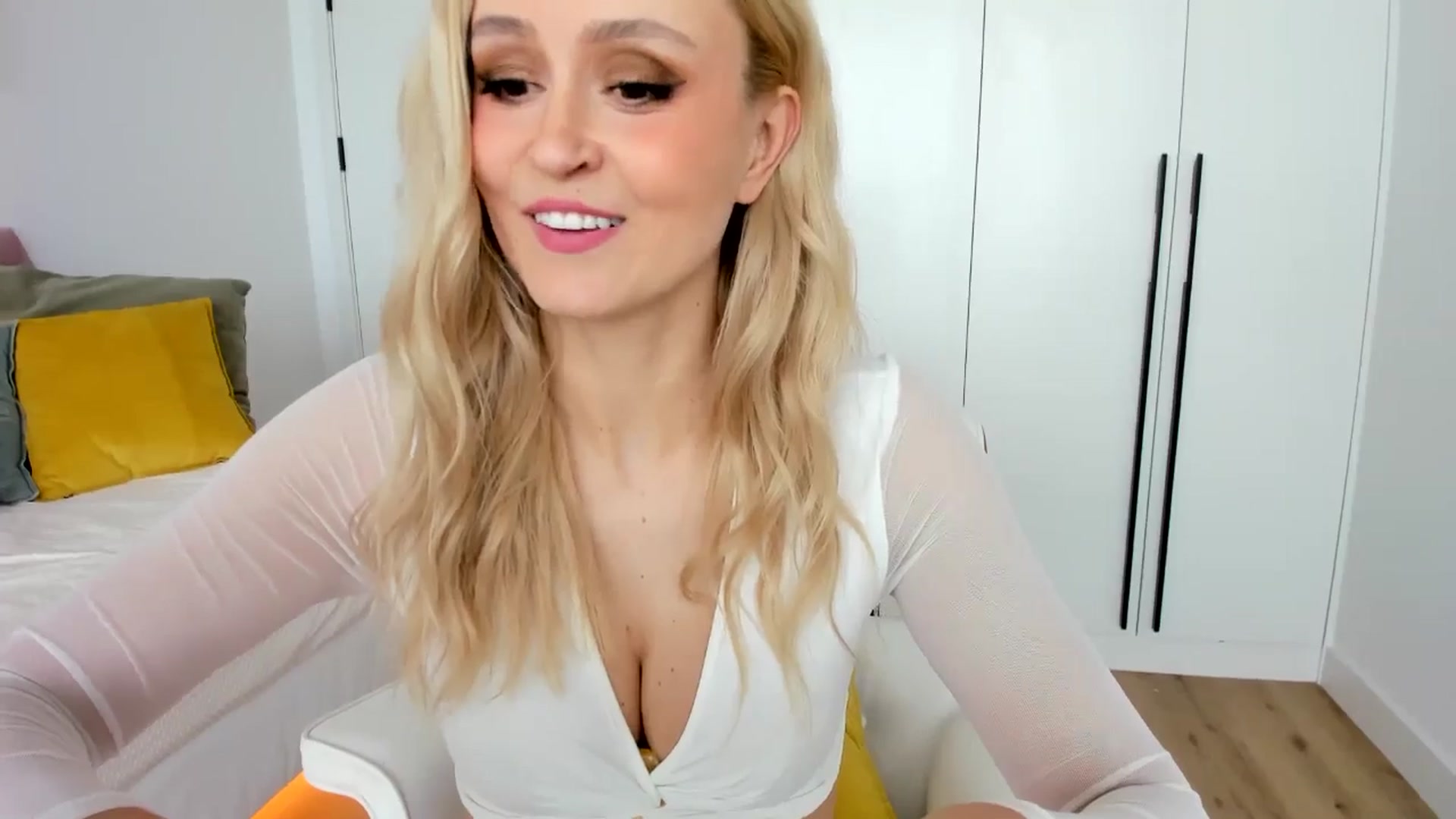 Gallery image thumbnail from AoifeOneal's myfreecams stream on, 07/20/2025, 19:48 image 2 of 20