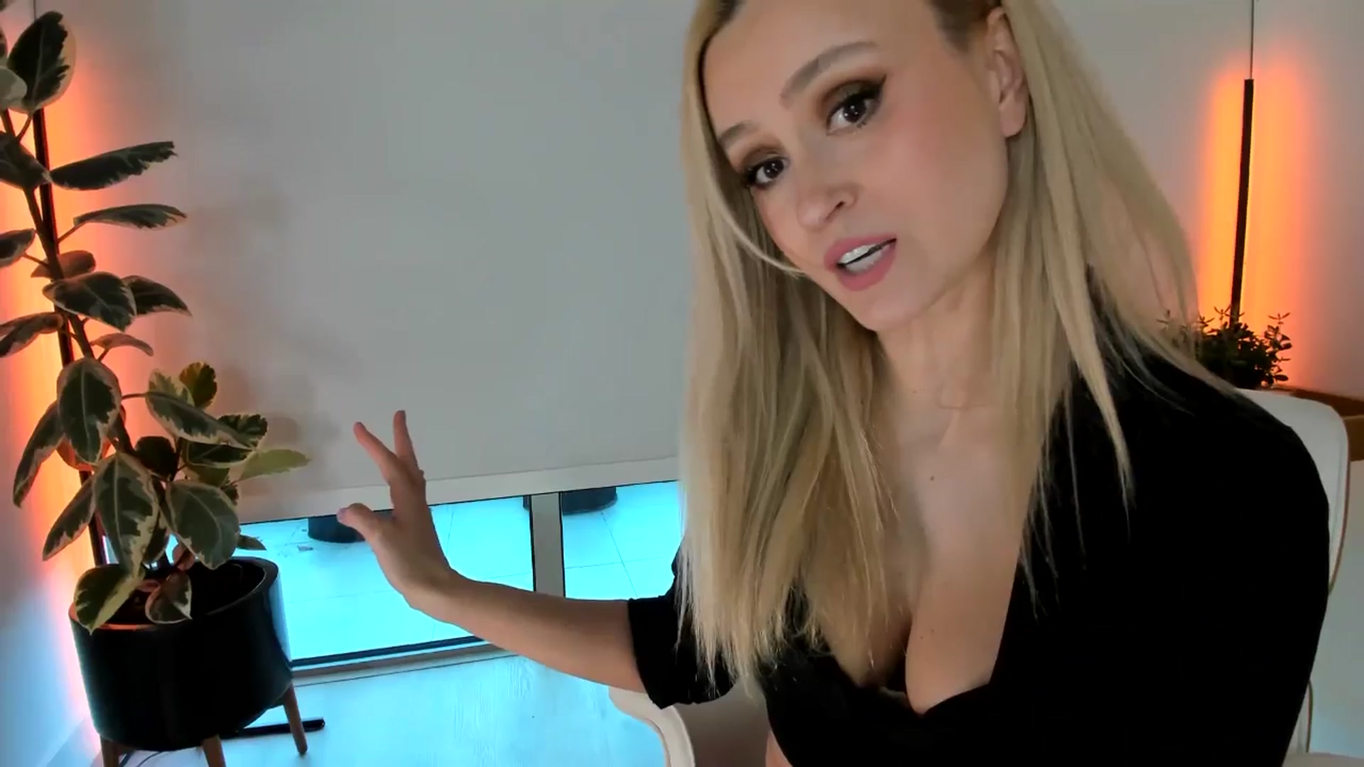 Gallery image thumbnail from AoifeOneal's myfreecams stream on, 07/22/2025, 19:39 image 15 of 20