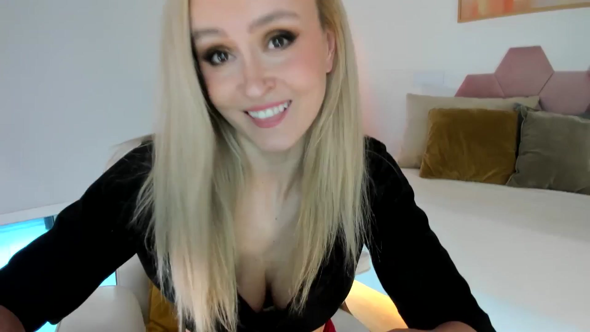 Gallery image thumbnail from AoifeOneal's myfreecams stream on, 07/22/2025, 19:39 image 1 of 20
