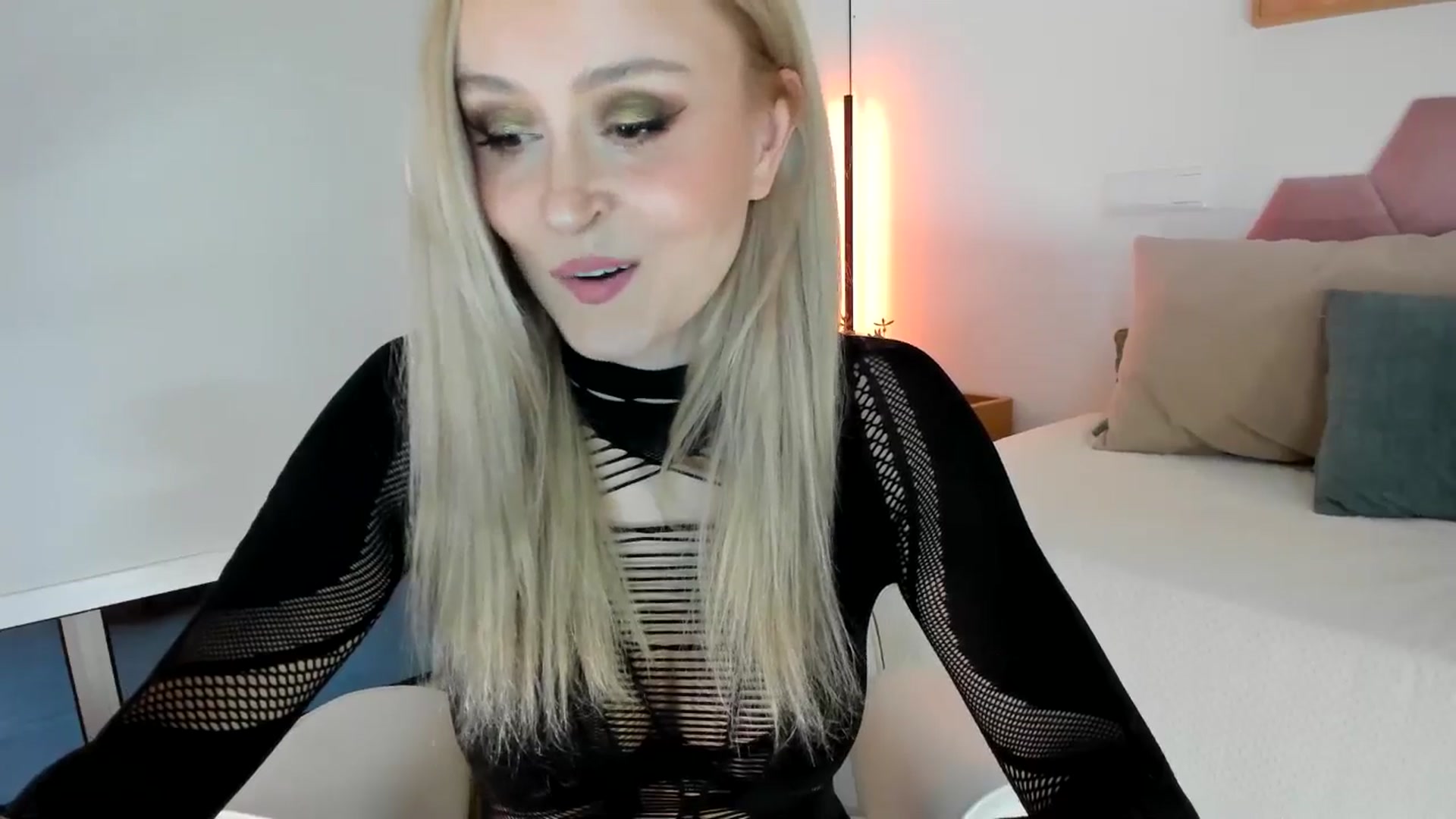 Gallery image thumbnail from AoifeOneal's myfreecams stream on, 07/26/2025, 21:06 image 2 of 20