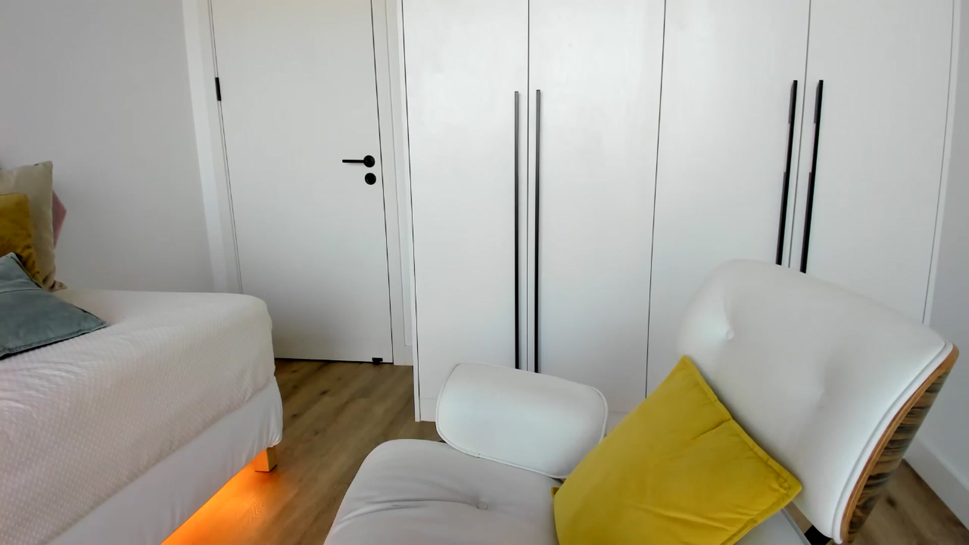 Gallery image thumbnail from AoifeOneal's myfreecams stream on, 08/01/2025, 19:32 image 17 of 20