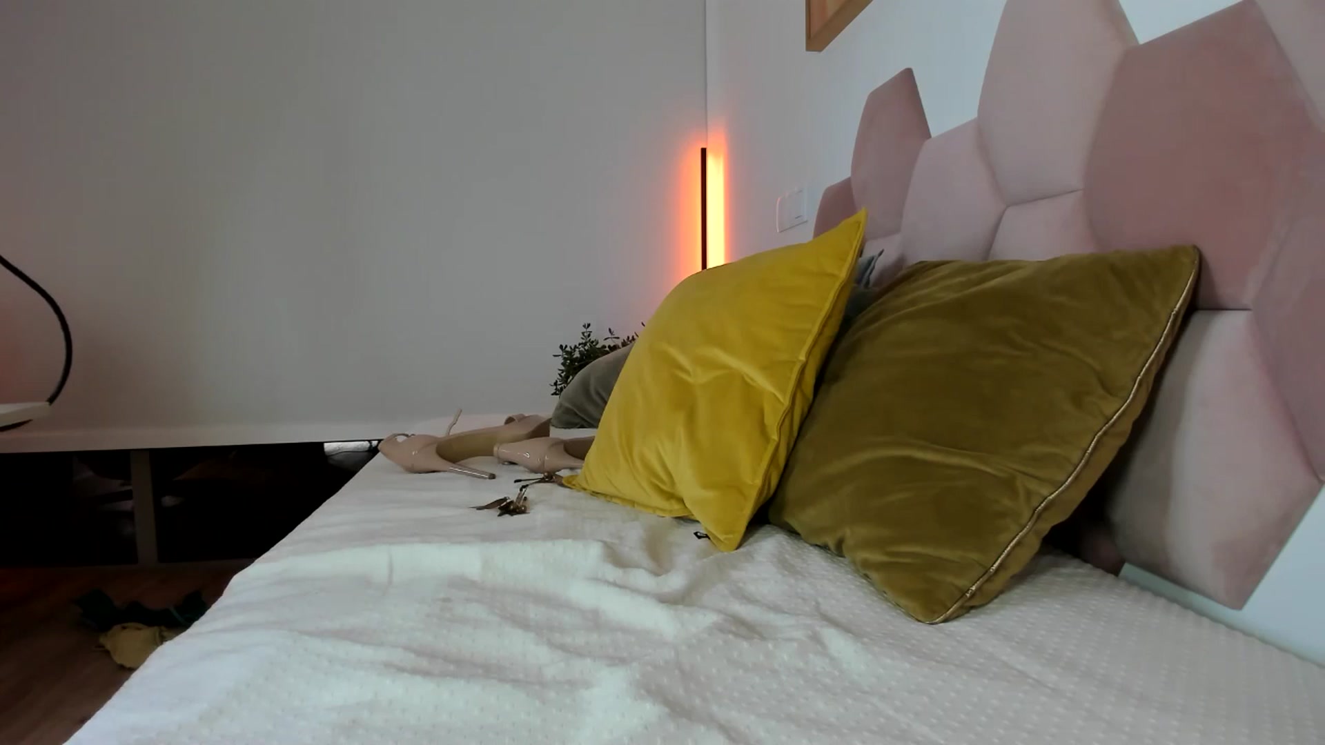 Gallery image thumbnail from AoifeOneal's myfreecams stream on, 08/01/2025, 21:18 image 18 of 20