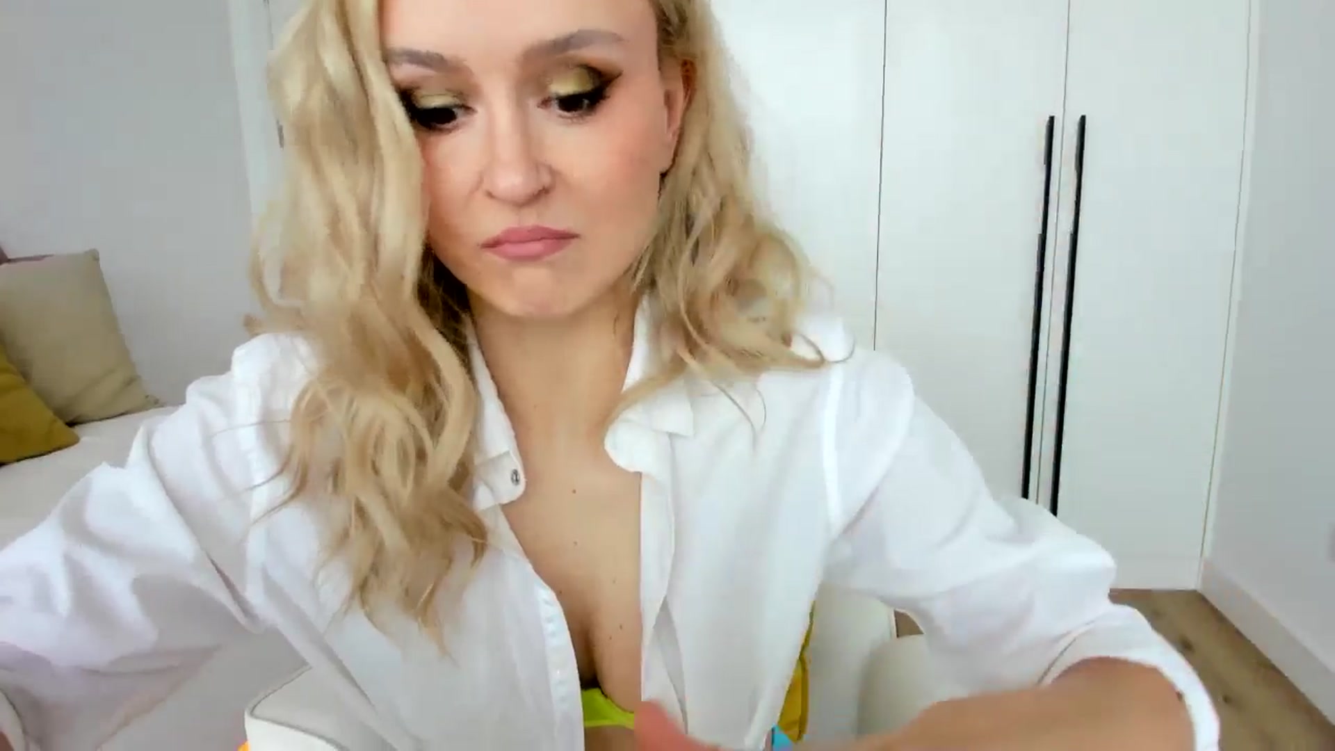 Gallery image thumbnail from AoifeOneal's myfreecams stream on, 08/03/2025, 19:13 image 9 of 20