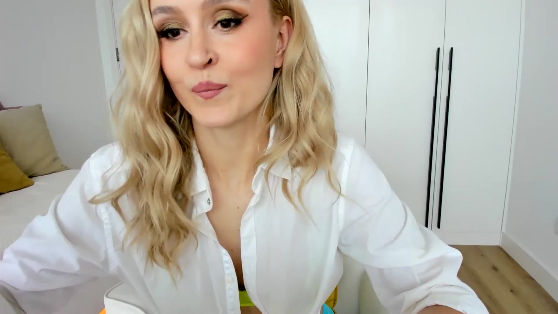 Gallery image thumbnail from AoifeOneal's myfreecams stream on, 08/03/2025, 19:13 image 10 of 20