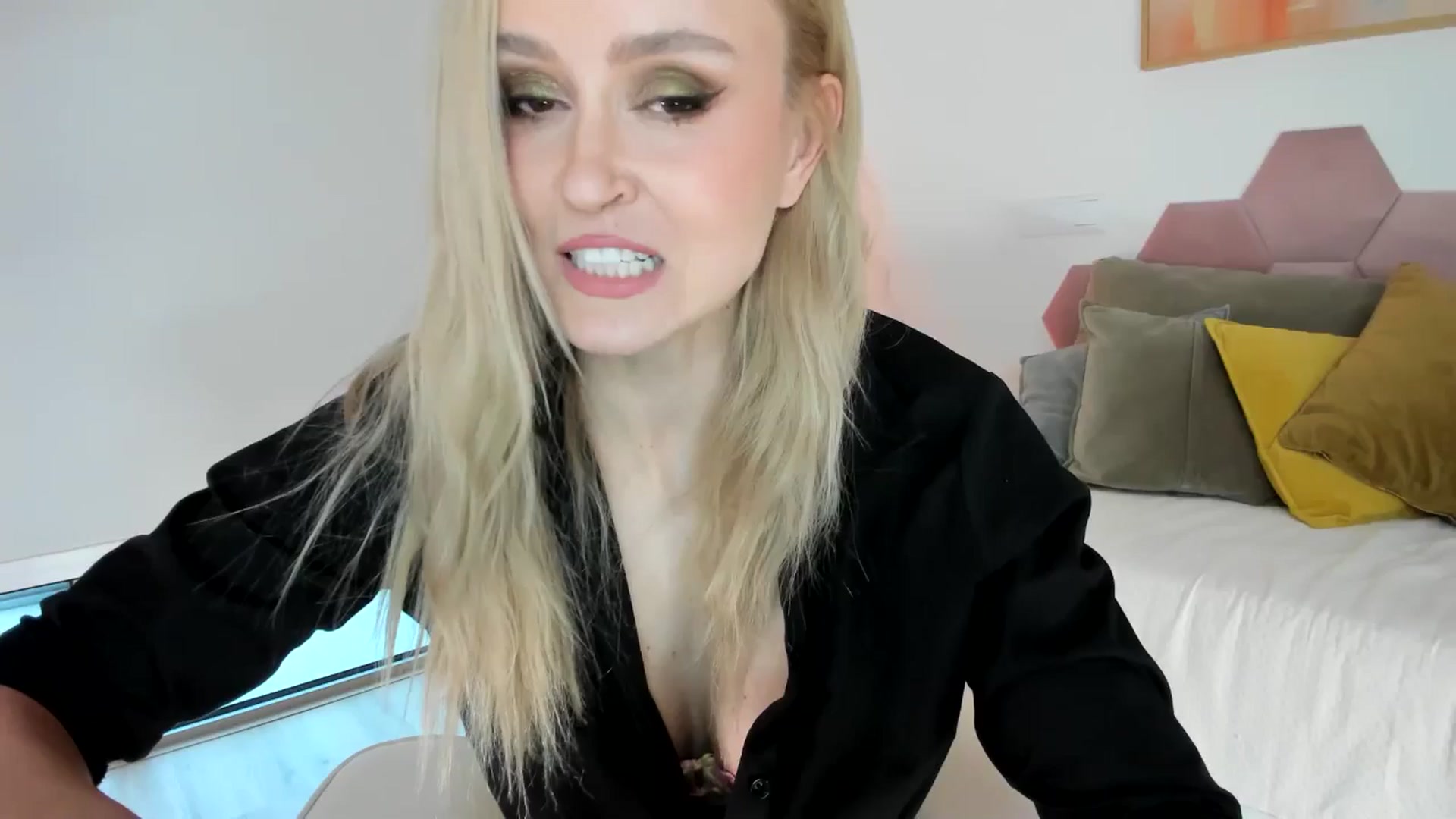 Gallery image thumbnail from AoifeOneal's myfreecams stream on, 08/07/2025, 19:21 image 2 of 20