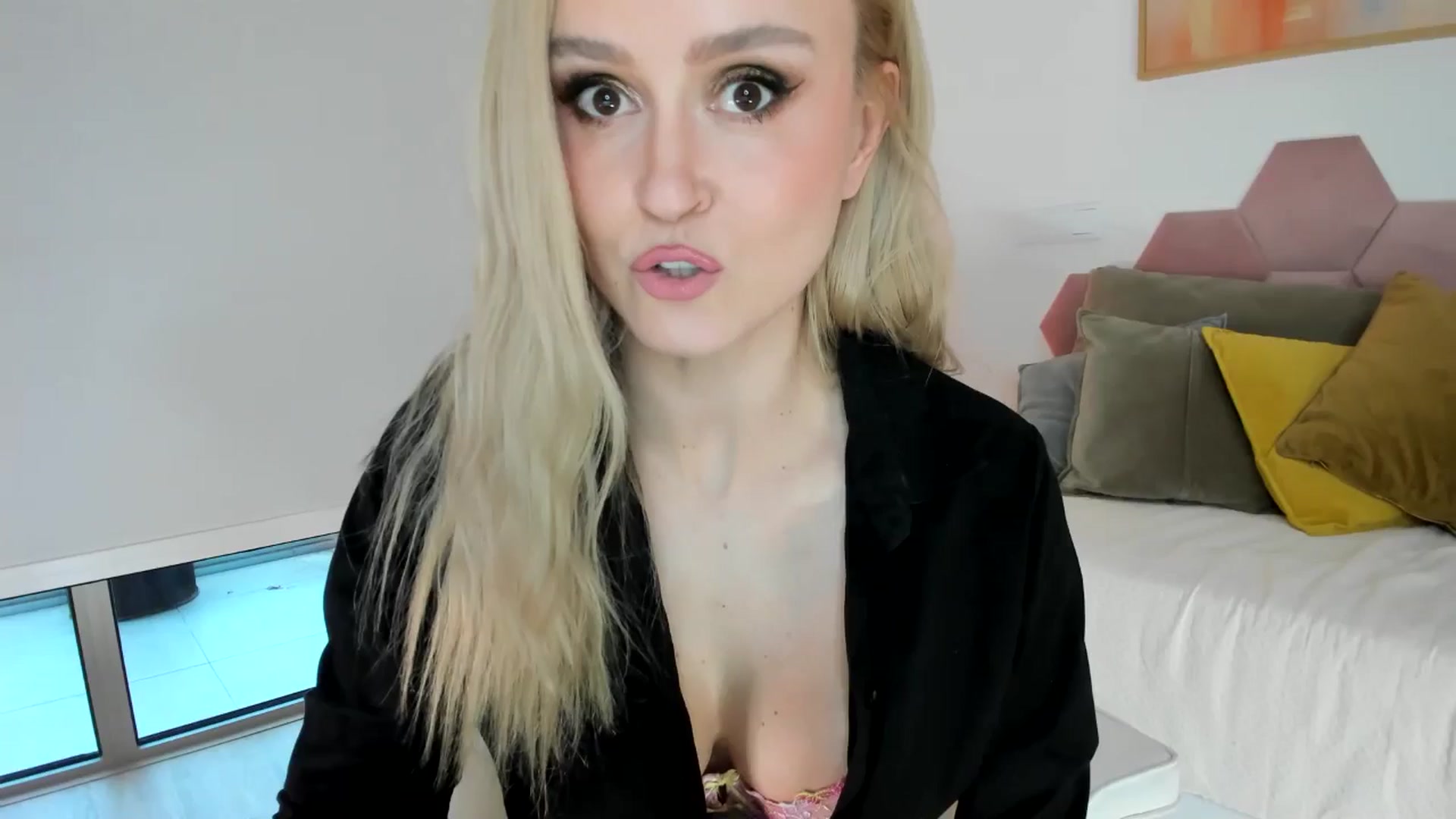 Gallery image thumbnail from AoifeOneal's myfreecams stream on, 08/07/2025, 19:21 image 14 of 20