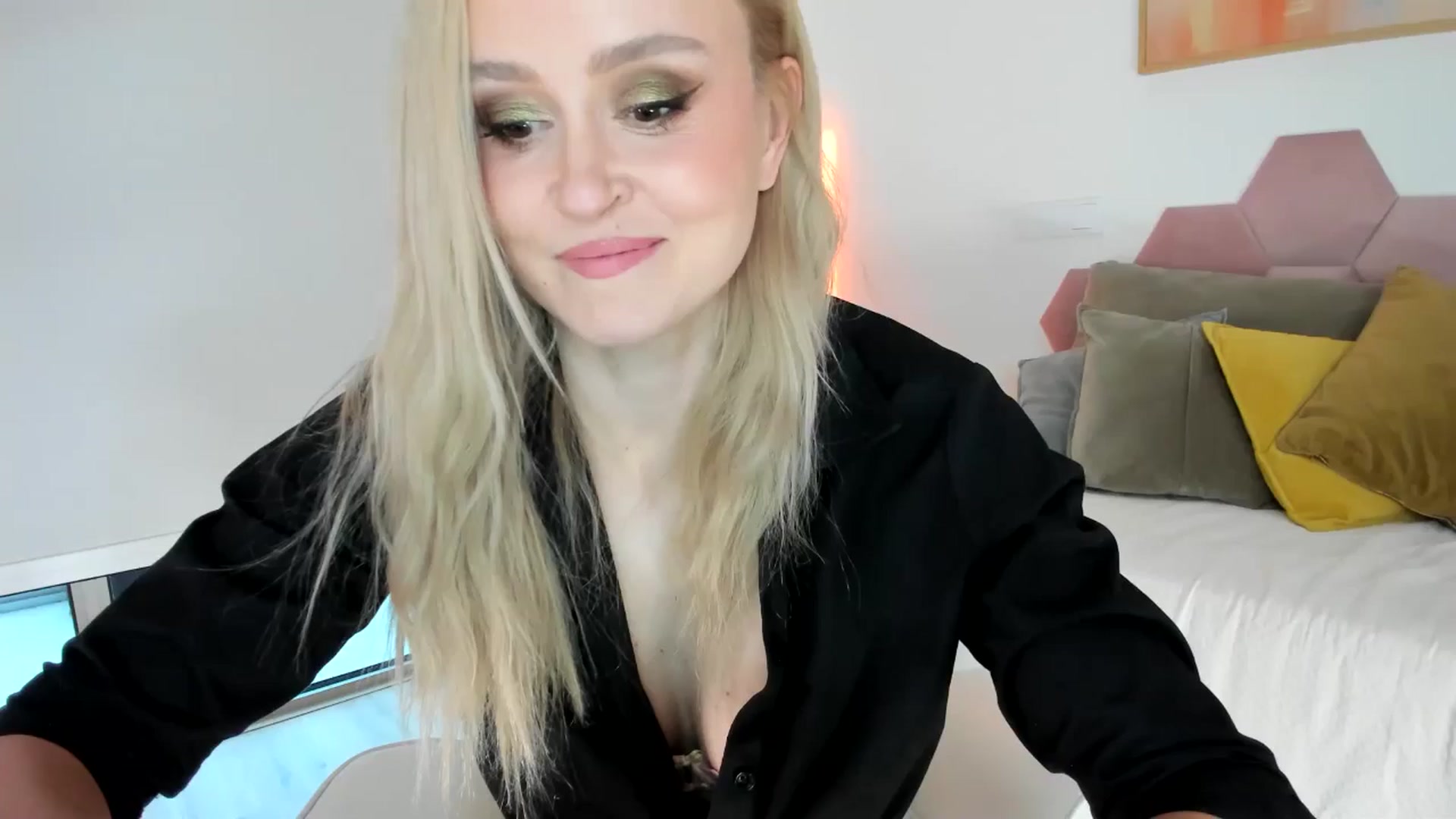 Gallery image thumbnail from AoifeOneal's myfreecams stream on, 08/07/2025, 19:21 image 3 of 20