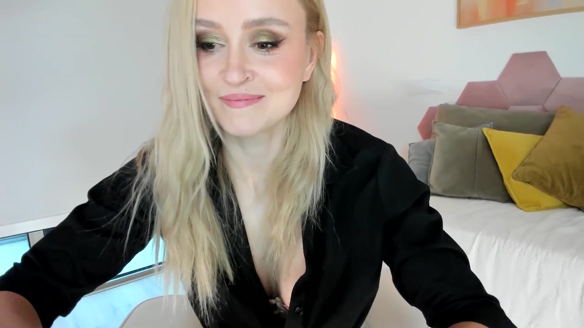 Gallery image thumbnail from AoifeOneal's myfreecams stream on, 08/07/2025, 19:21 image 4 of 20