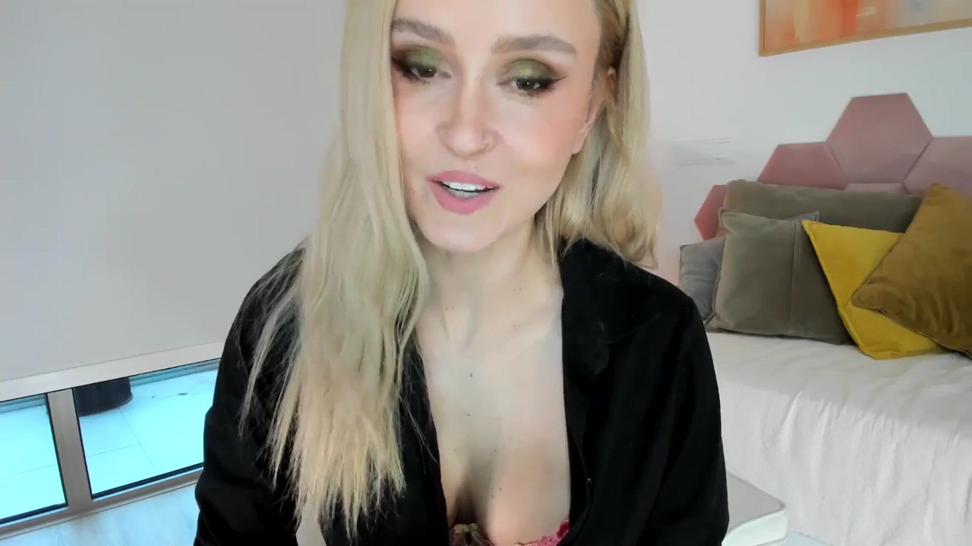 Gallery image thumbnail from AoifeOneal's myfreecams stream on, 08/07/2025, 19:21 image 16 of 20