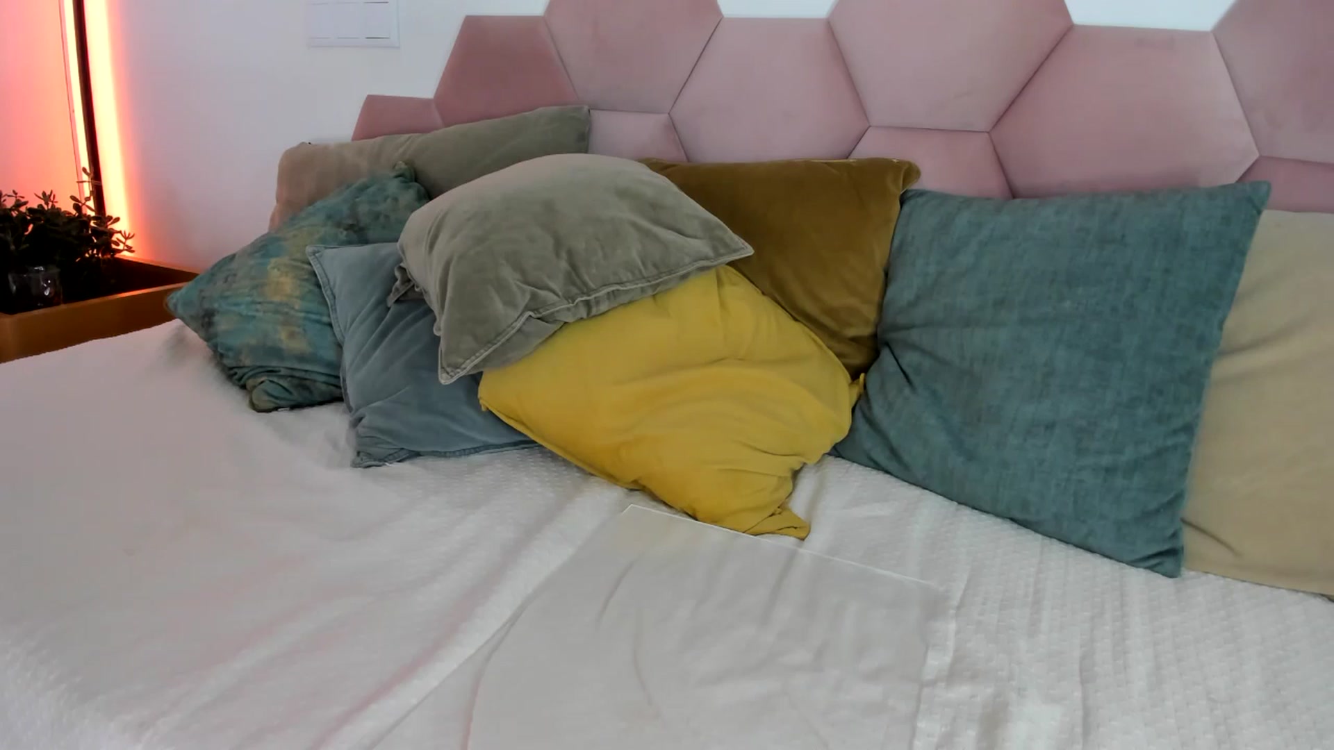 Gallery image thumbnail from AoifeOneal's myfreecams stream on, 08/10/2025, 20:42 image 13 of 20