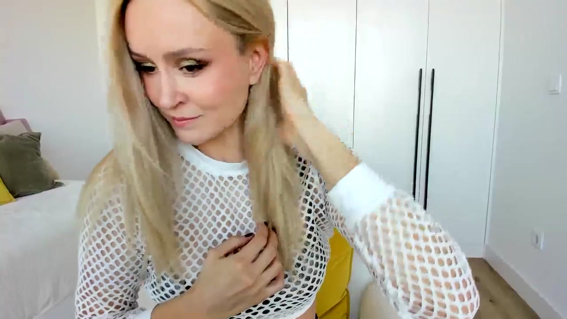 Gallery image thumbnail from AoifeOneal's myfreecams stream on, 08/20/2025, 18:59 image 4 of 20