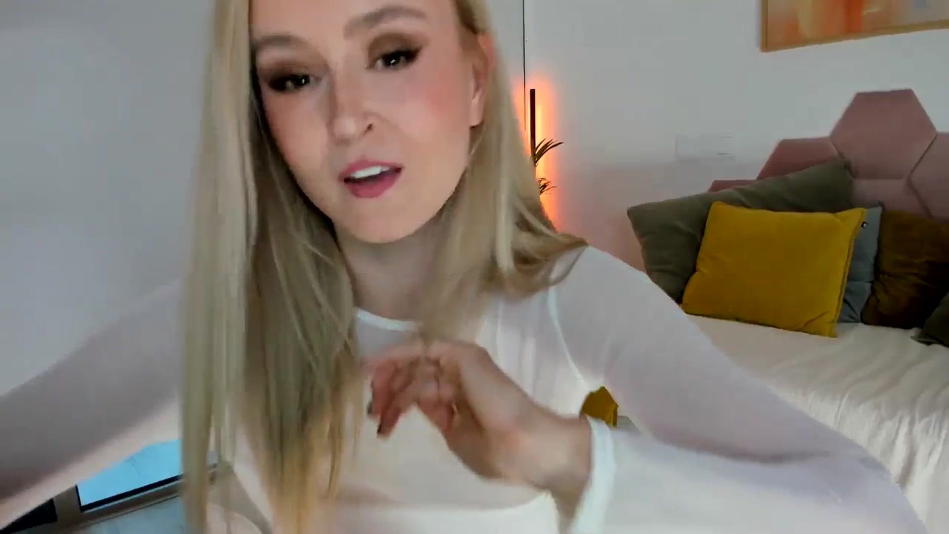 Gallery image thumbnail from AoifeOneal's myfreecams stream on, 08/27/2025, 20:50 image 6 of 20
