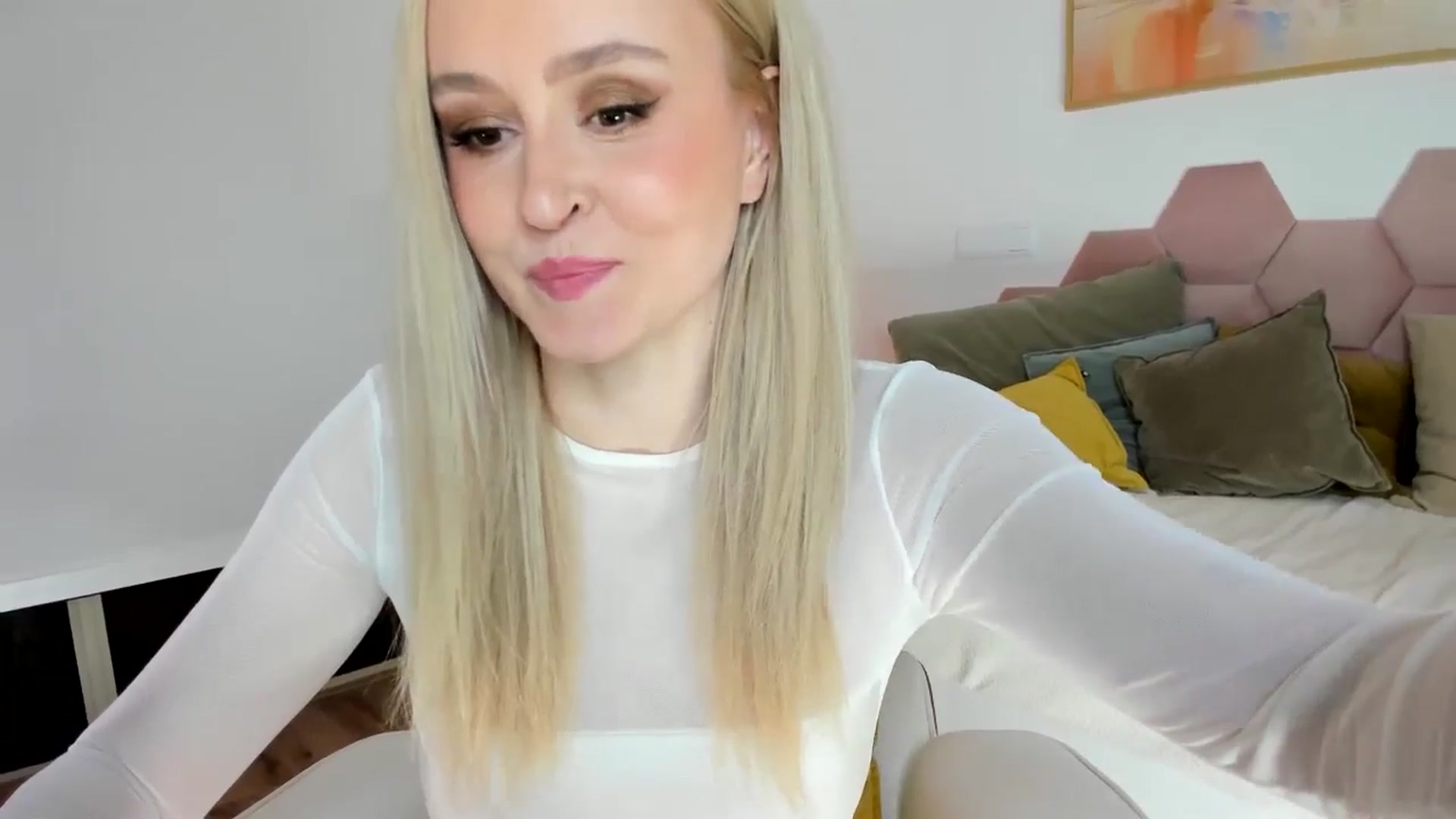 Gallery image thumbnail from AoifeOneal's myfreecams stream on, 08/27/2025, 20:50 image 17 of 20