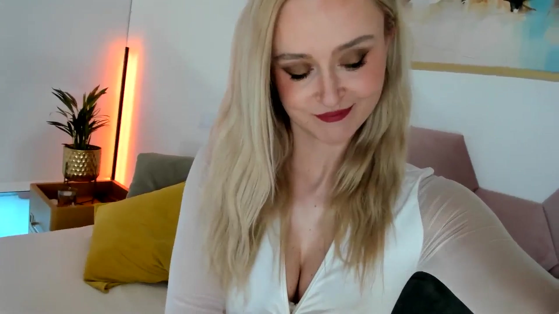 Gallery image thumbnail from AoifeOneal's myfreecams stream on, 08/28/2025, 19:14 image 8 of 20