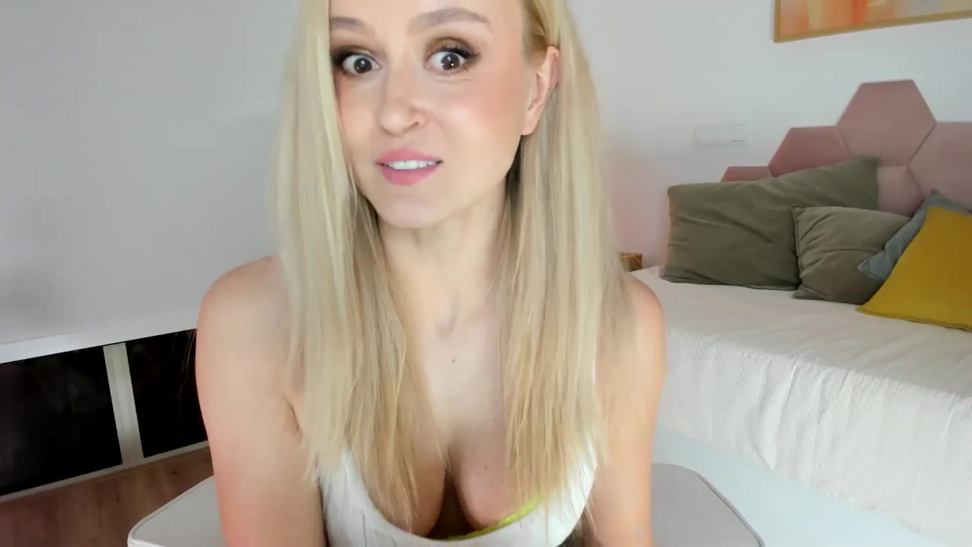 Gallery image thumbnail from AoifeOneal's myfreecams stream on, 09/06/2025, 20:26 image 2 of 20