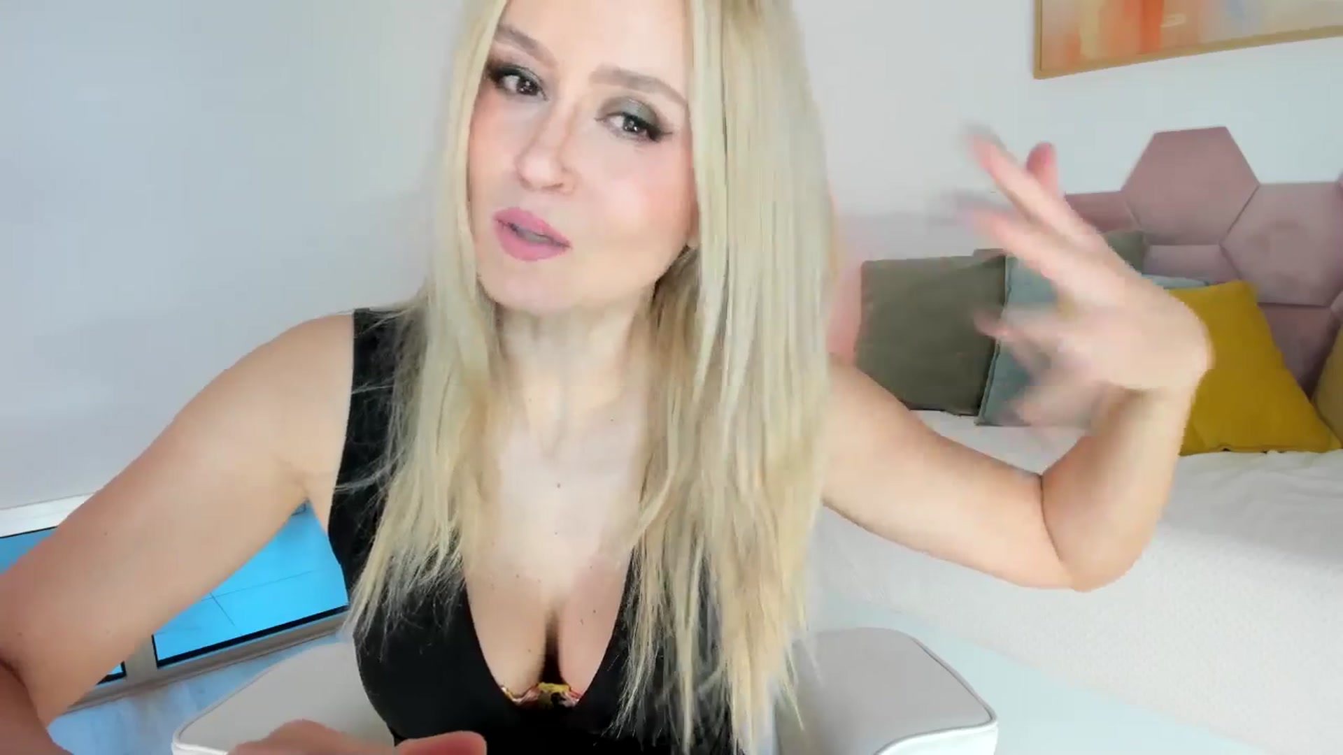 Gallery image thumbnail from AoifeOneal's myfreecams stream on, 09/17/2025, 20:00 image 2 of 20