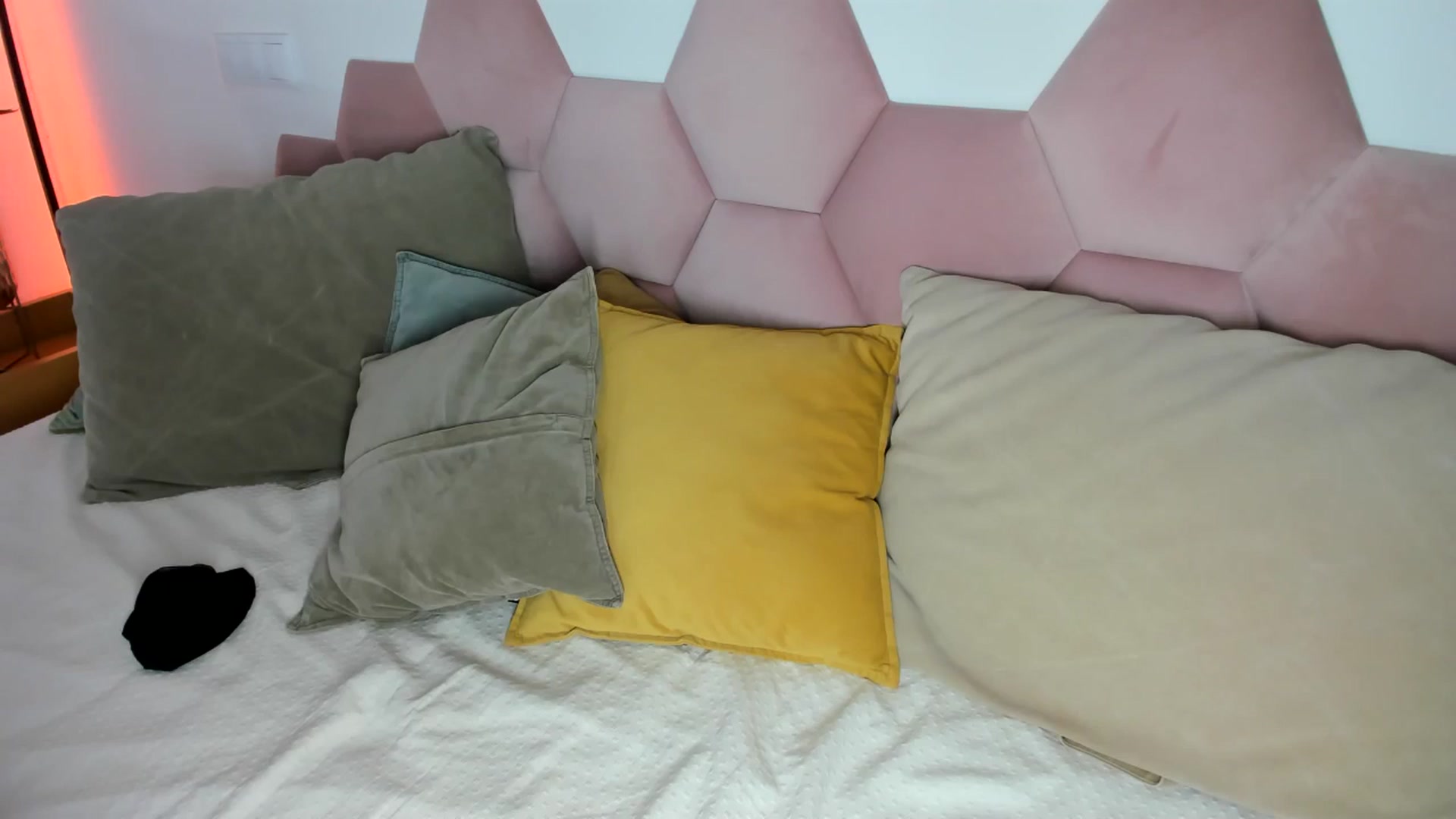 Gallery image thumbnail from AoifeOneal's myfreecams stream on, 09/20/2025, 21:30 image 5 of 20