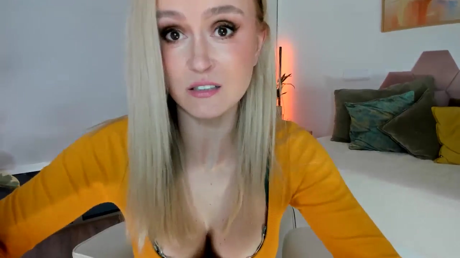 Gallery image thumbnail from AoifeOneal's myfreecams stream on, 10/01/2025, 19:16 image 8 of 20