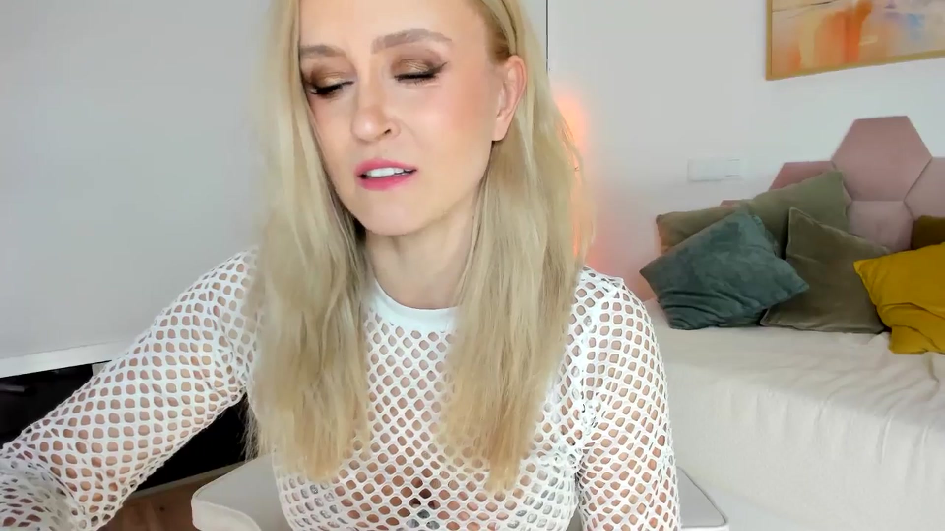 Gallery image thumbnail from AoifeOneal's myfreecams stream on, 10/02/2025, 19:31 image 6 of 20