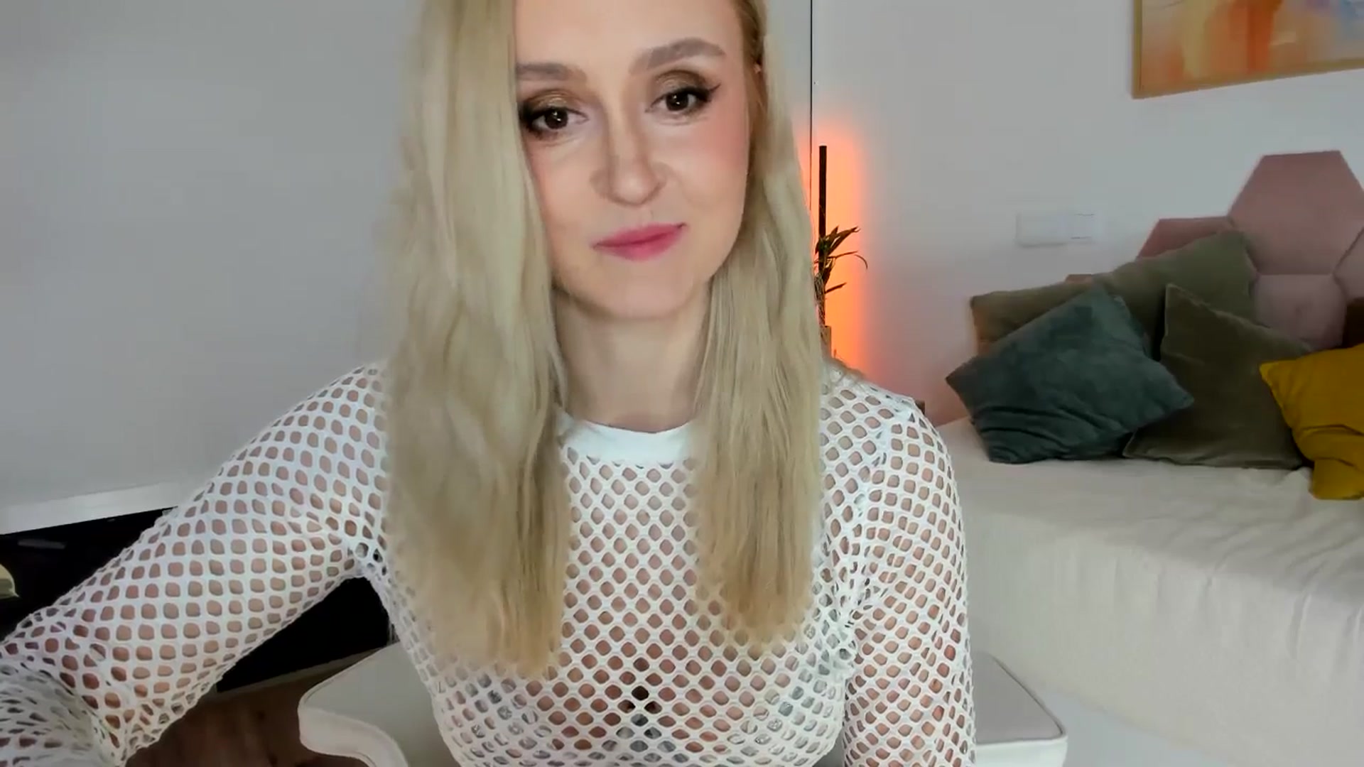 Gallery image thumbnail from AoifeOneal's myfreecams stream on, 10/02/2025, 19:31 image 5 of 20
