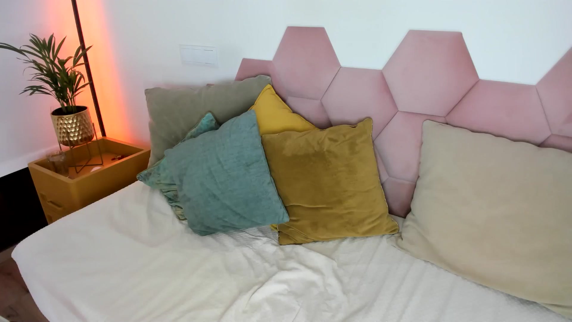Gallery image thumbnail from AoifeOneal's myfreecams stream on, 10/02/2025, 21:04 image 7 of 20