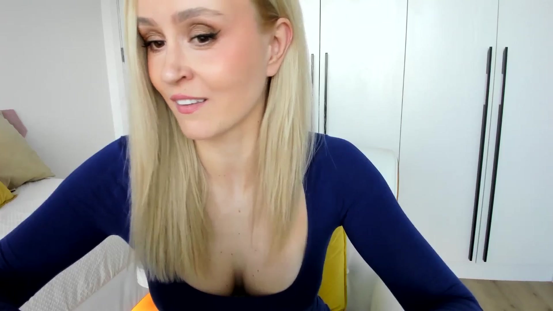 Gallery image thumbnail from AoifeOneal's myfreecams stream on, 10/05/2025, 18:35 image 18 of 20