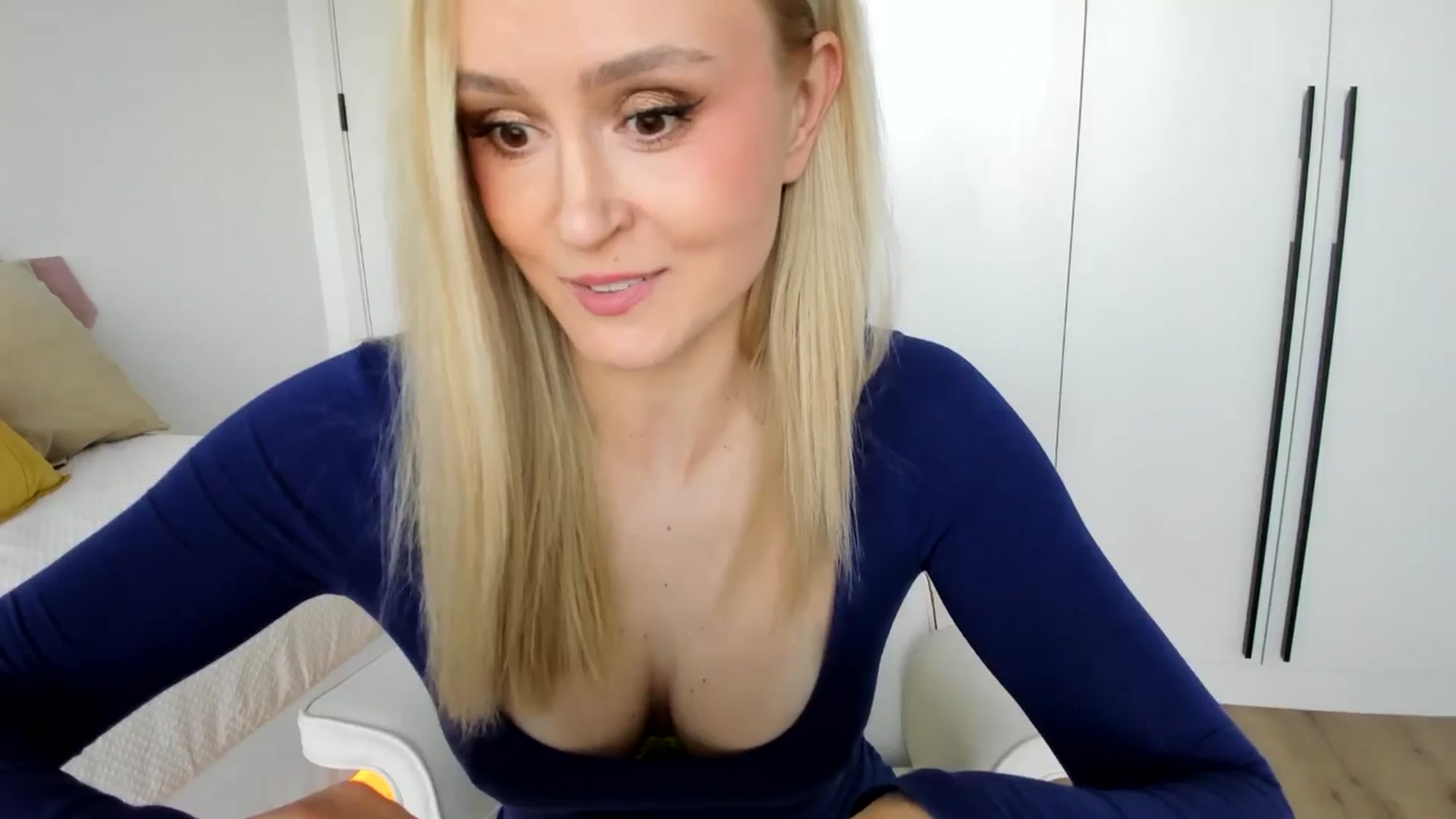 Gallery image thumbnail from AoifeOneal's myfreecams stream on, 10/05/2025, 18:35 image 20 of 20