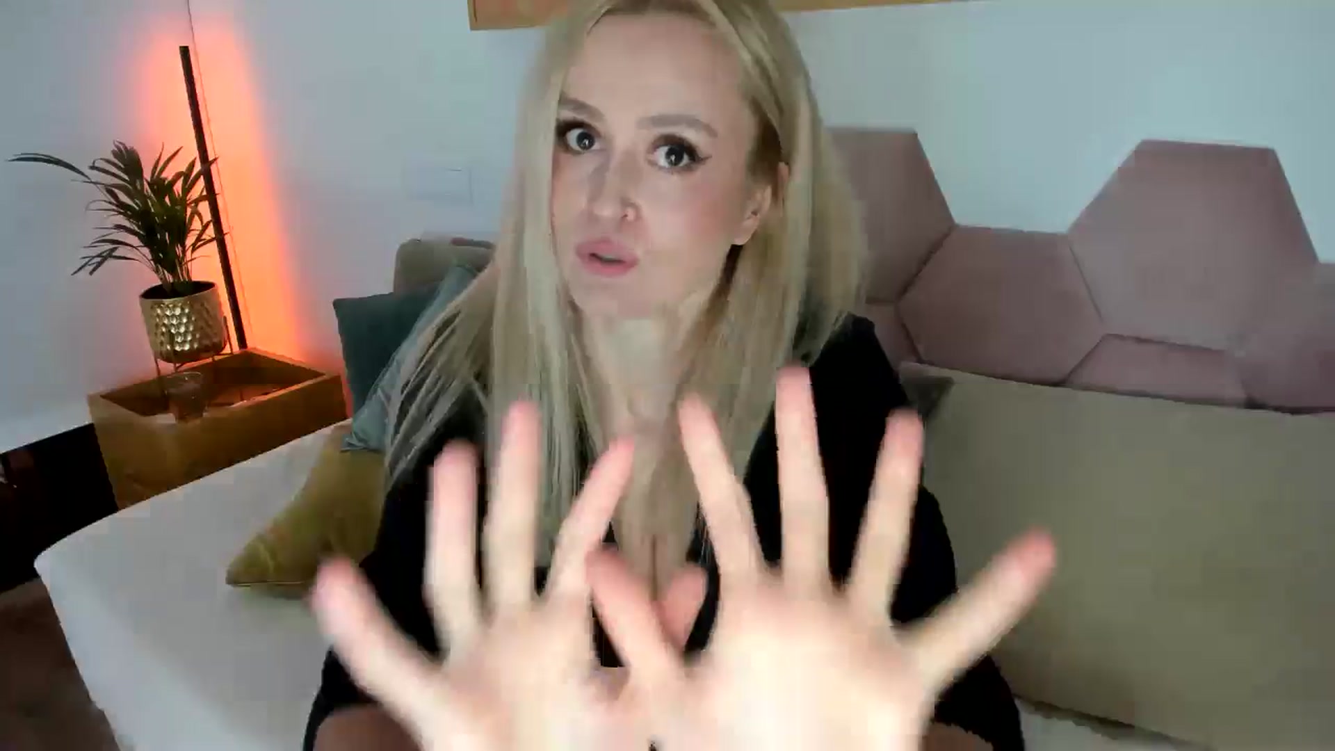 Gallery image thumbnail from AoifeOneal's myfreecams stream on, 10/11/2025, 22:08 image 17 of 20