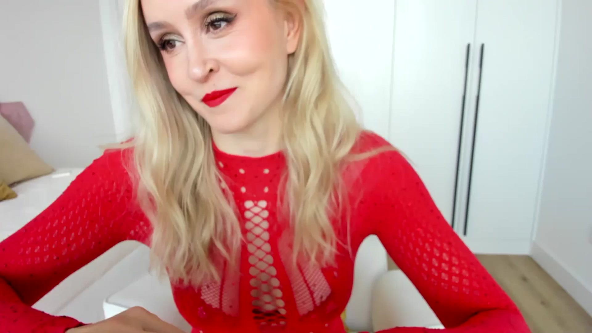 Gallery image thumbnail from AoifeOneal's myfreecams stream on, 10/12/2025, 17:39 image 15 of 20