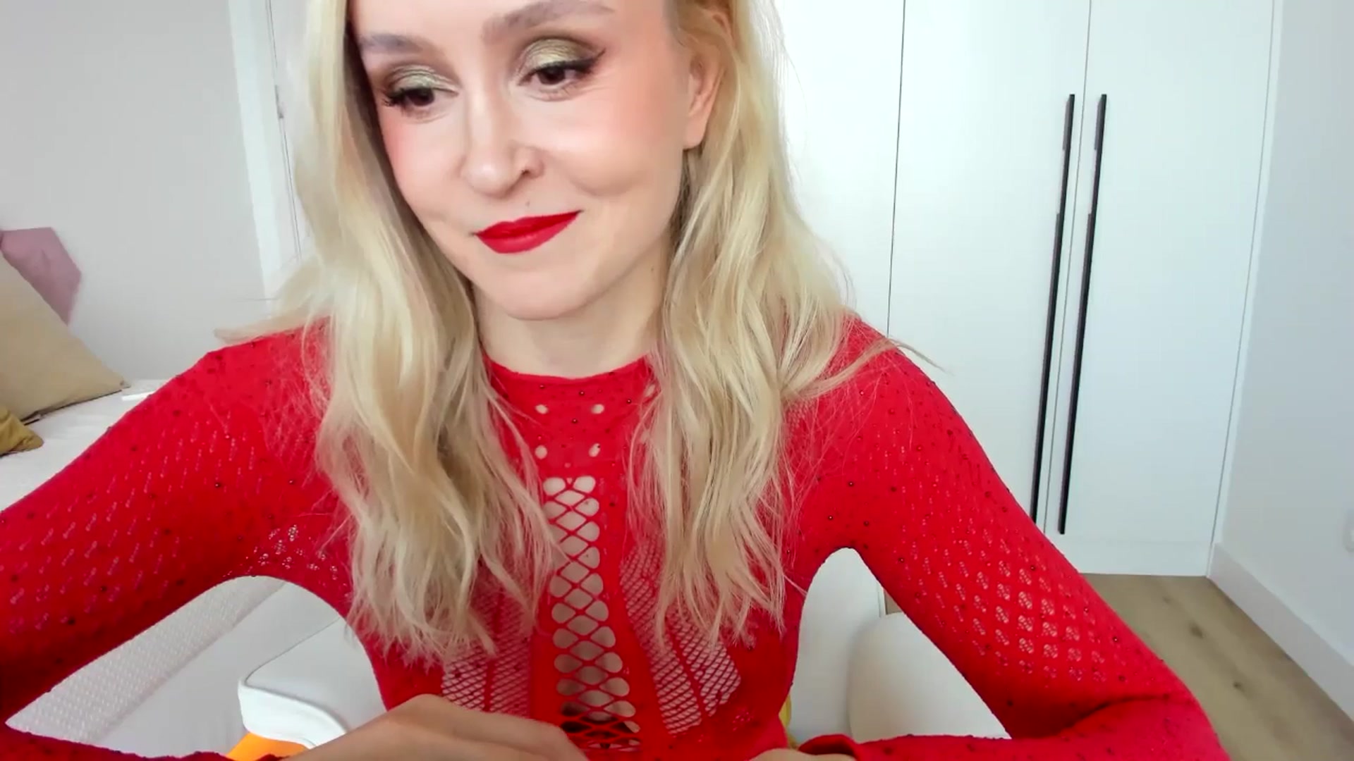 Gallery image thumbnail from AoifeOneal's myfreecams stream on, 10/12/2025, 17:39 image 14 of 20