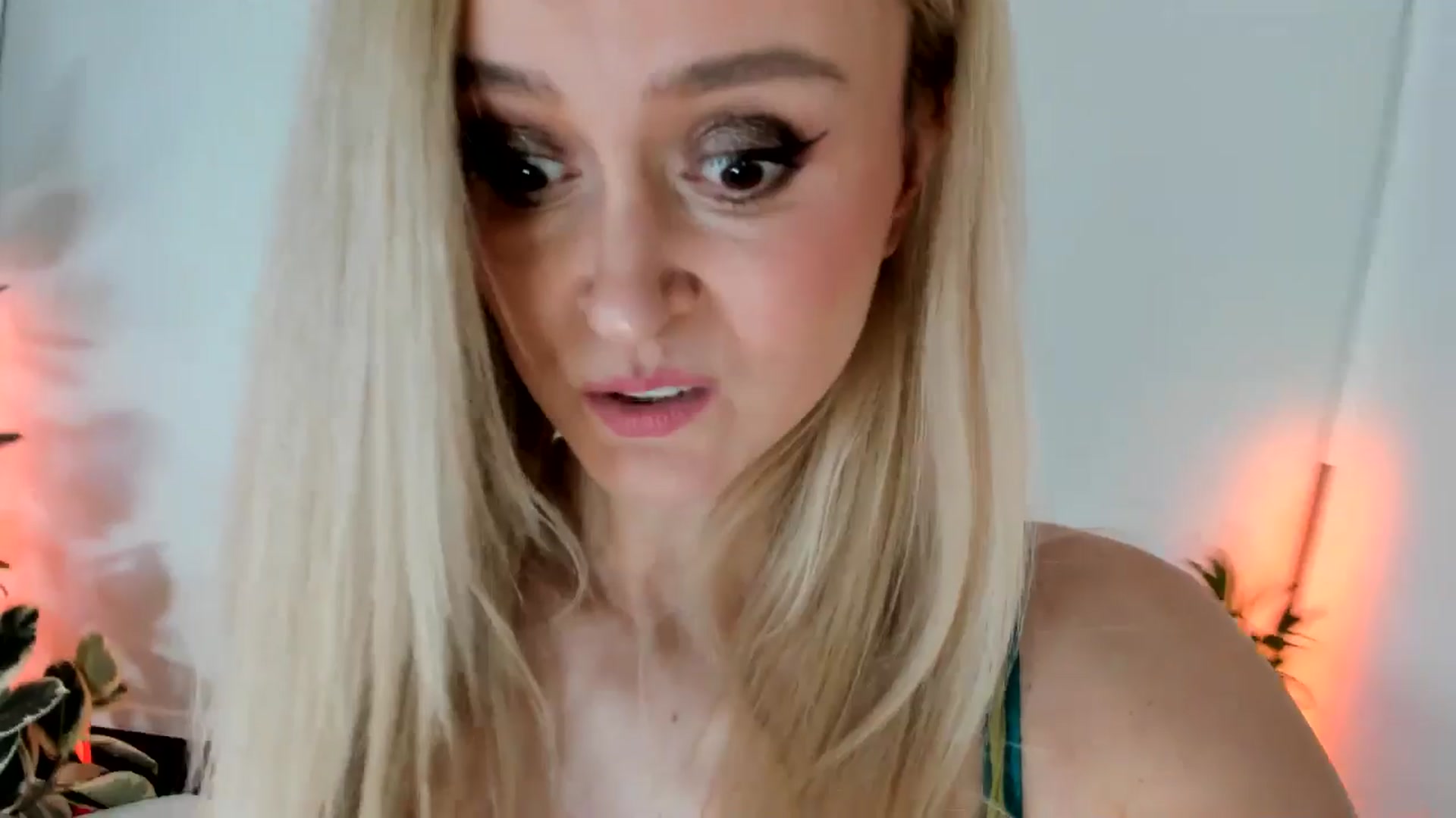 Gallery image thumbnail from AoifeOneal's myfreecams stream on, 10/14/2025, 20:18 image 15 of 20