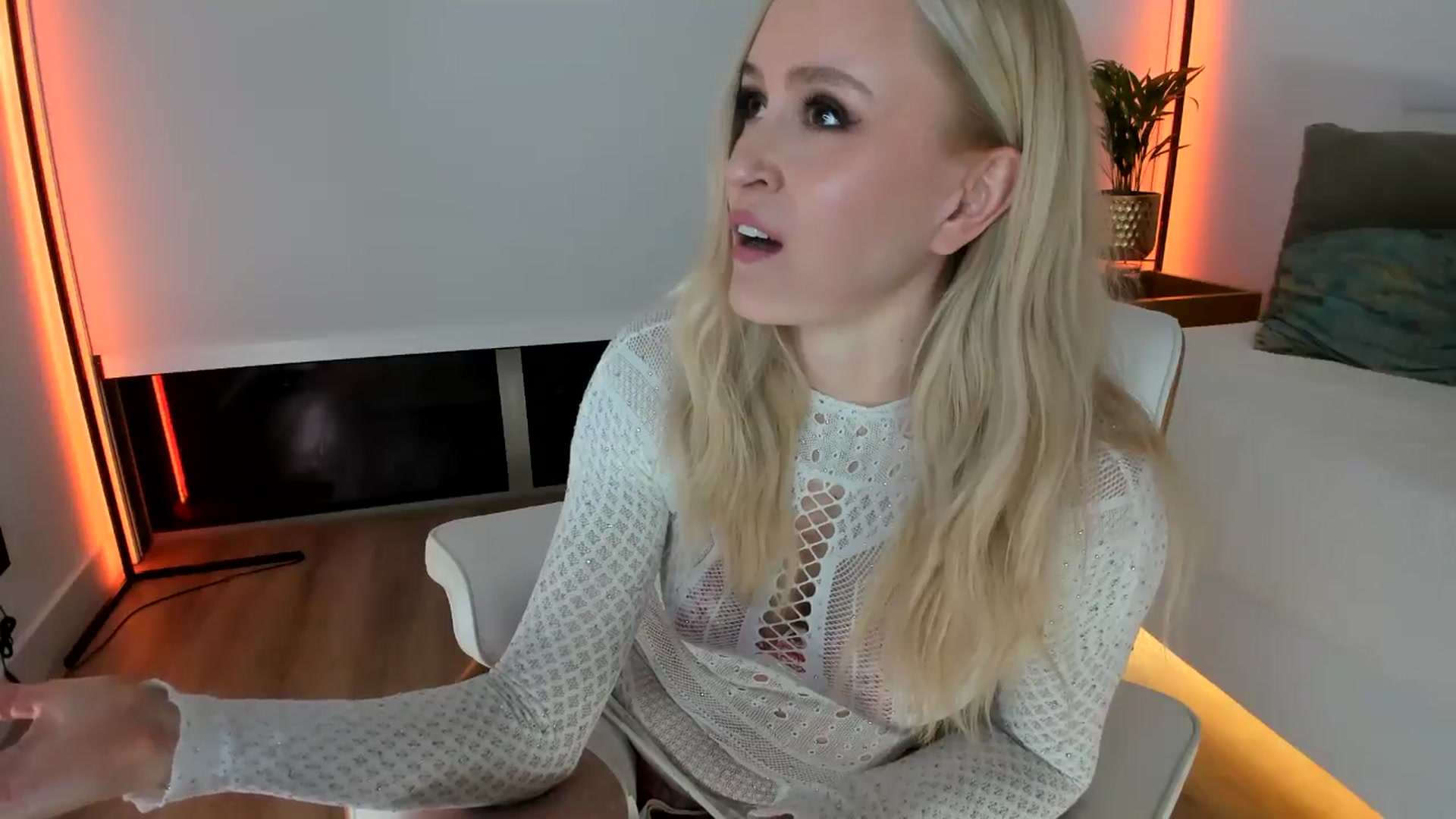 Gallery image thumbnail from AoifeOneal's myfreecams stream on, 10/30/2025, 19:39 image 10 of 20