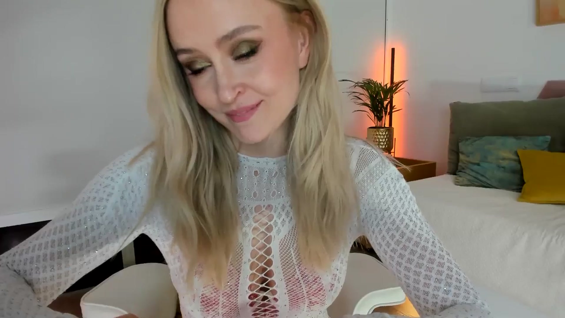 Gallery image thumbnail from AoifeOneal's myfreecams stream on, 10/30/2025, 21:04 image 16 of 20