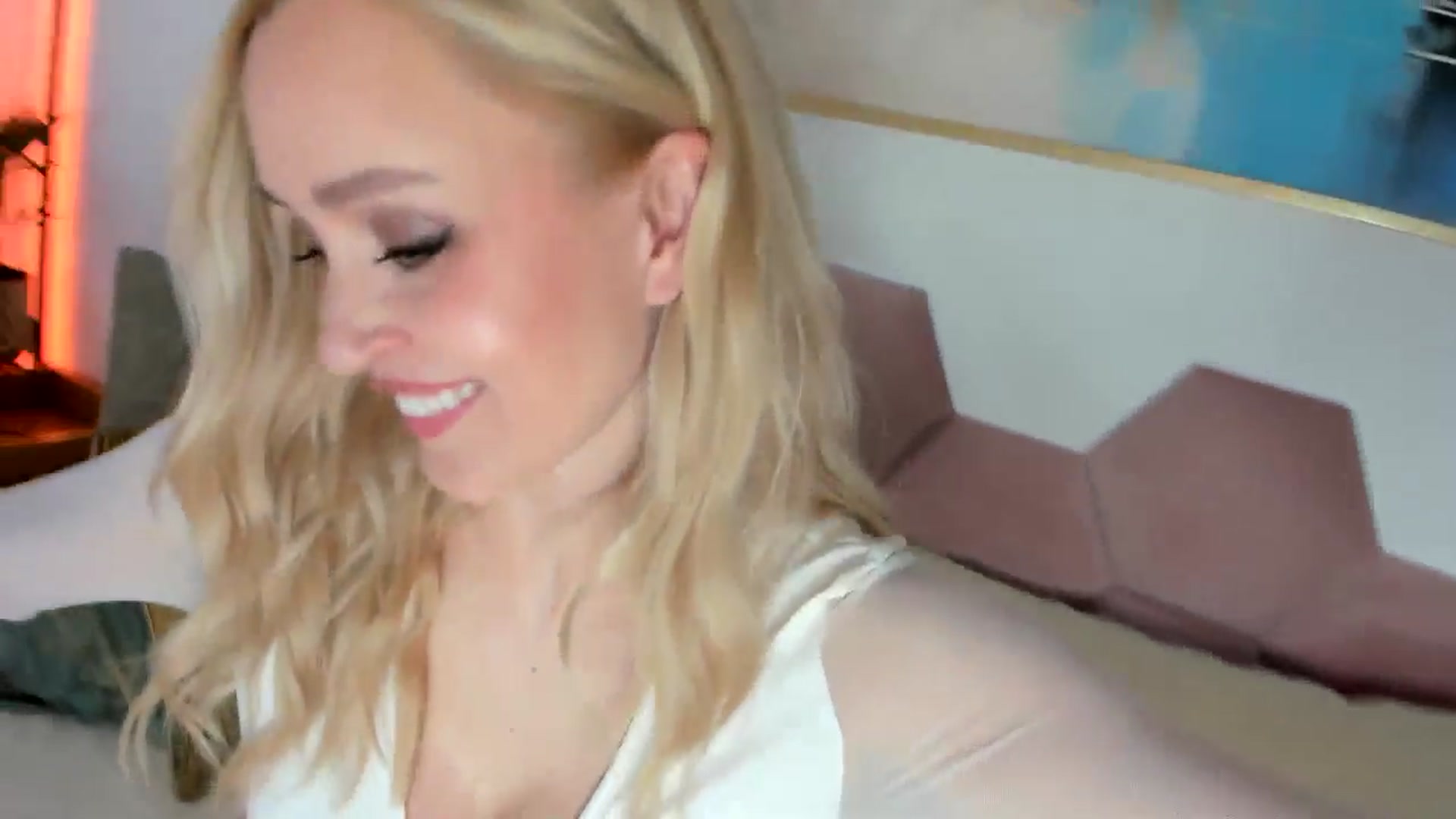 Gallery image thumbnail from AoifeOneal's myfreecams stream on, 11/04/2025, 19:58 image 19 of 20