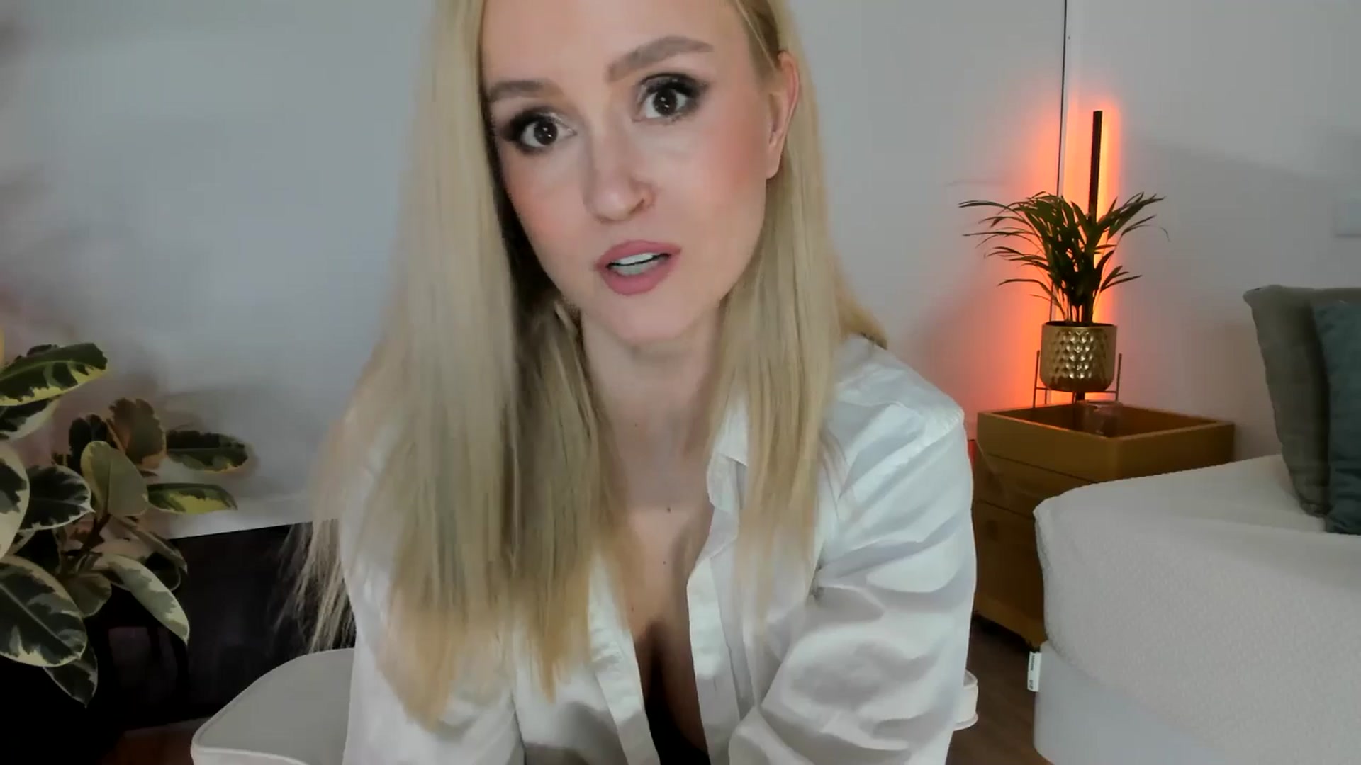 Gallery image thumbnail from AoifeOneal's myfreecams stream on, 11/05/2025, 20:24 image 16 of 20