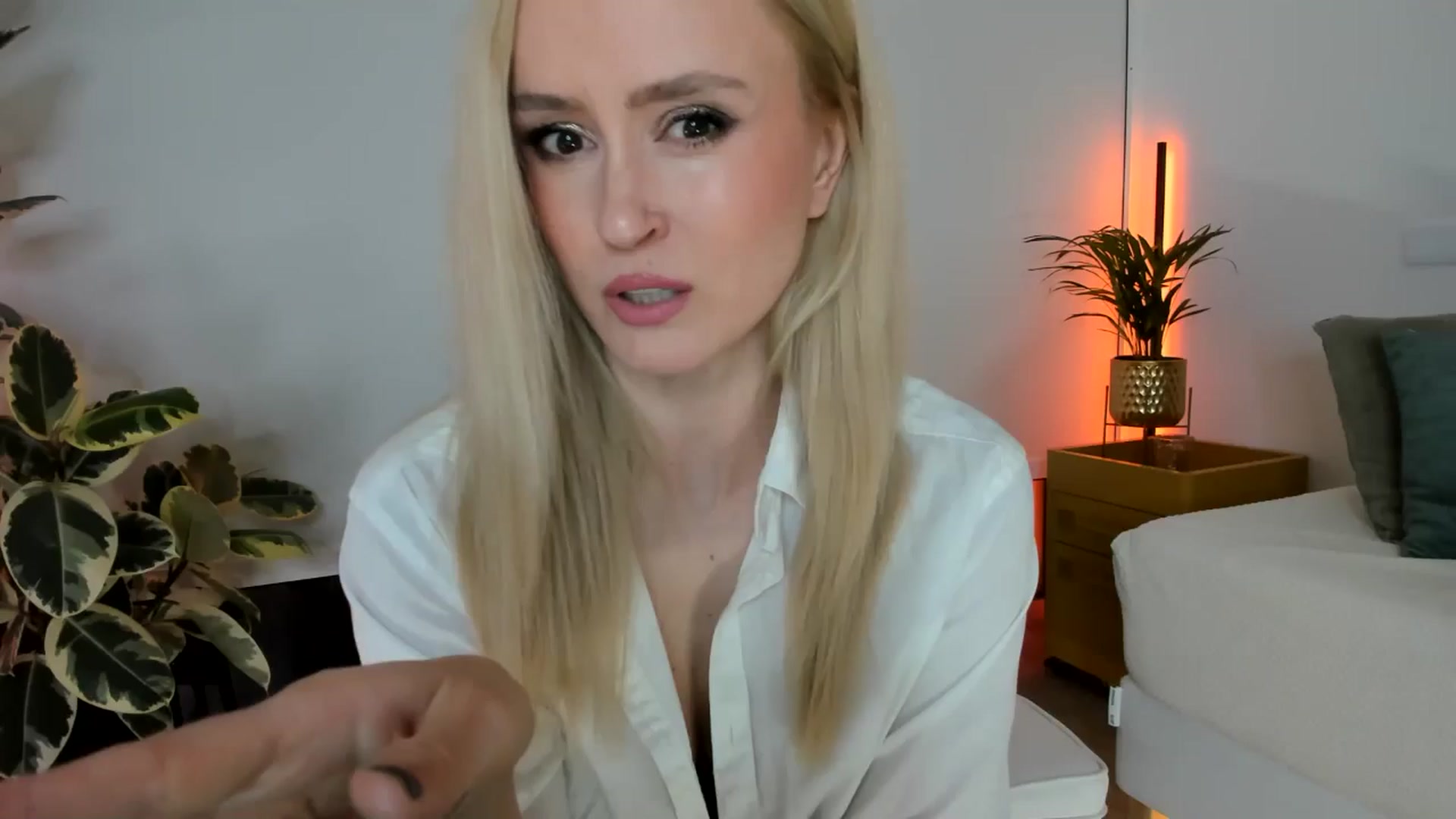 Gallery image thumbnail from AoifeOneal's myfreecams stream on, 11/05/2025, 20:24 image 4 of 20