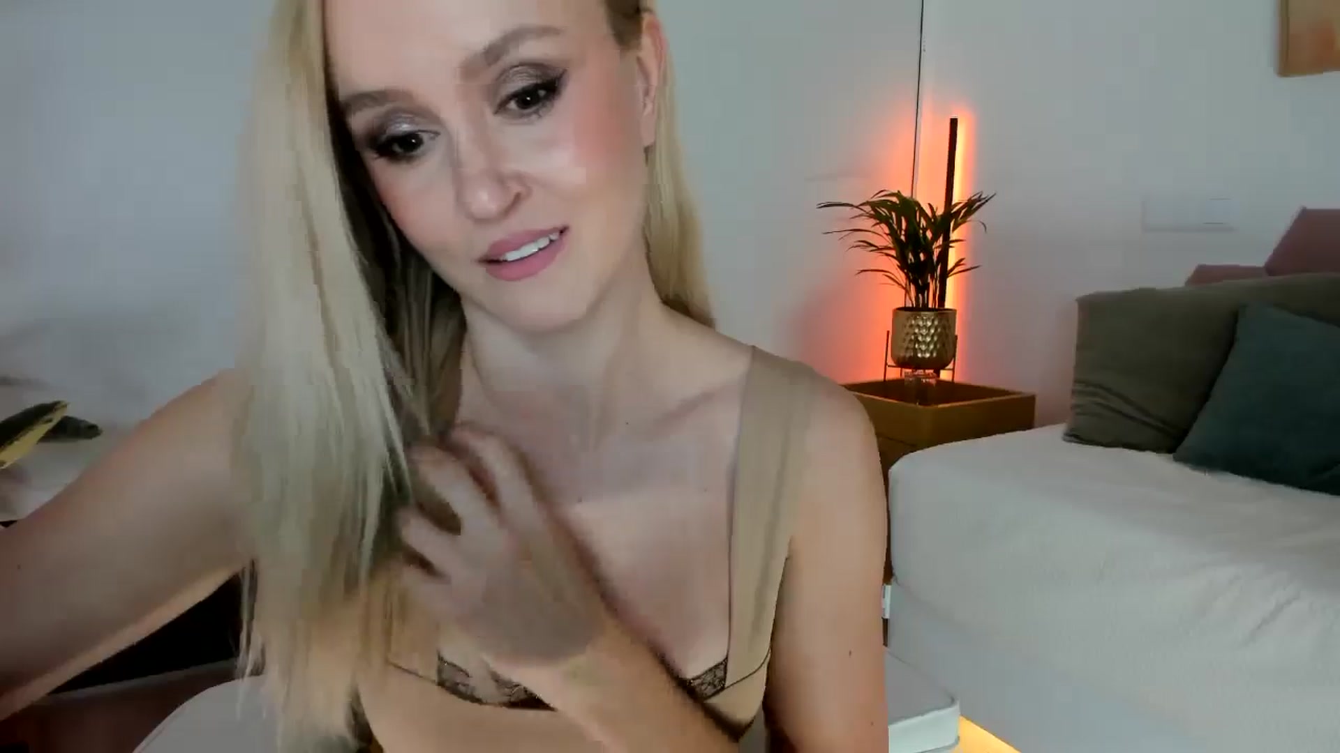 Gallery image thumbnail from AoifeOneal's myfreecams stream on, 11/13/2025, 20:30 image 11 of 20